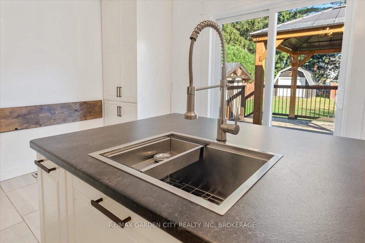 Photo 10 of 41 Emmett Street, Pelham, Fonthill — HOMEH