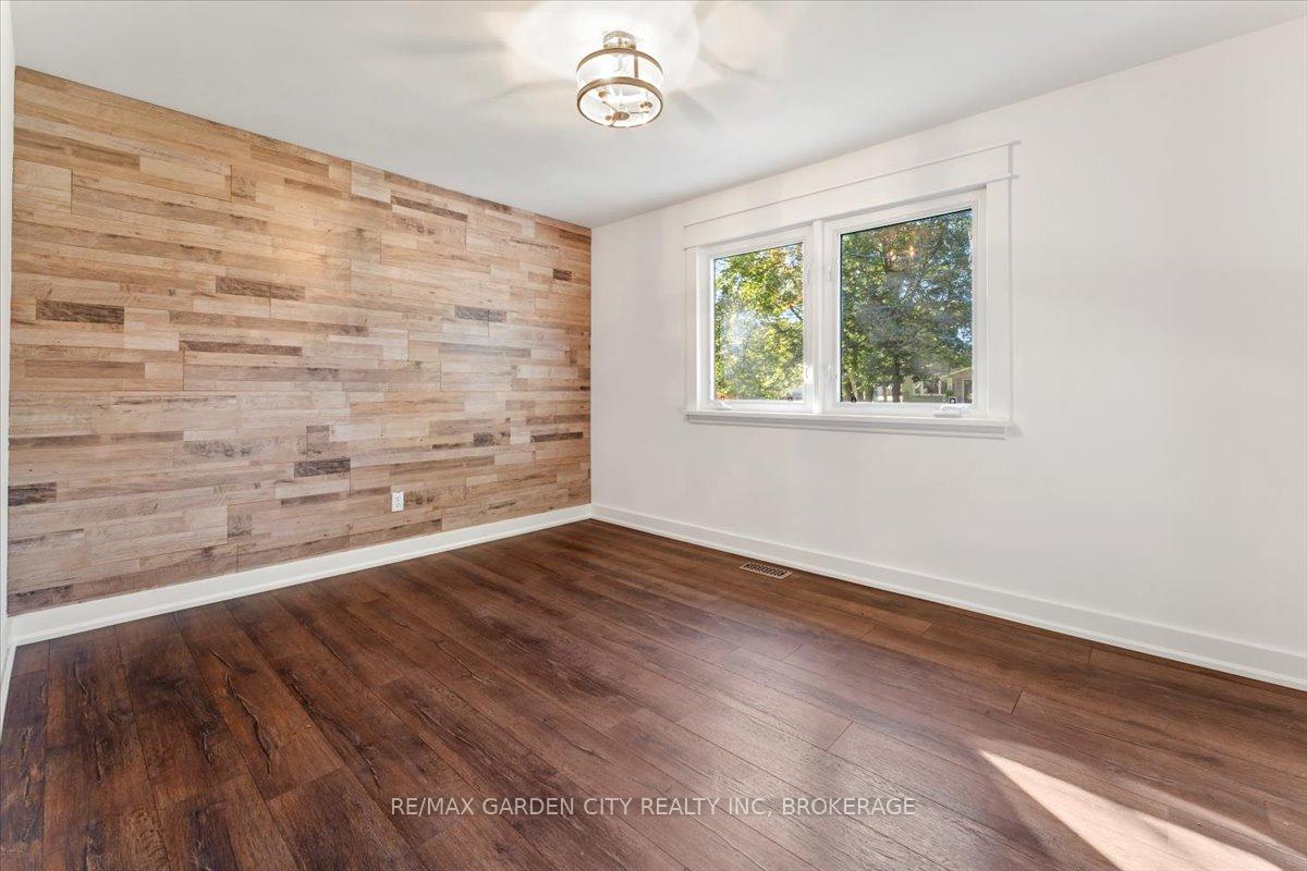 Photo 11 of 41 Emmett Street, Pelham, Fonthill — HOMEH
