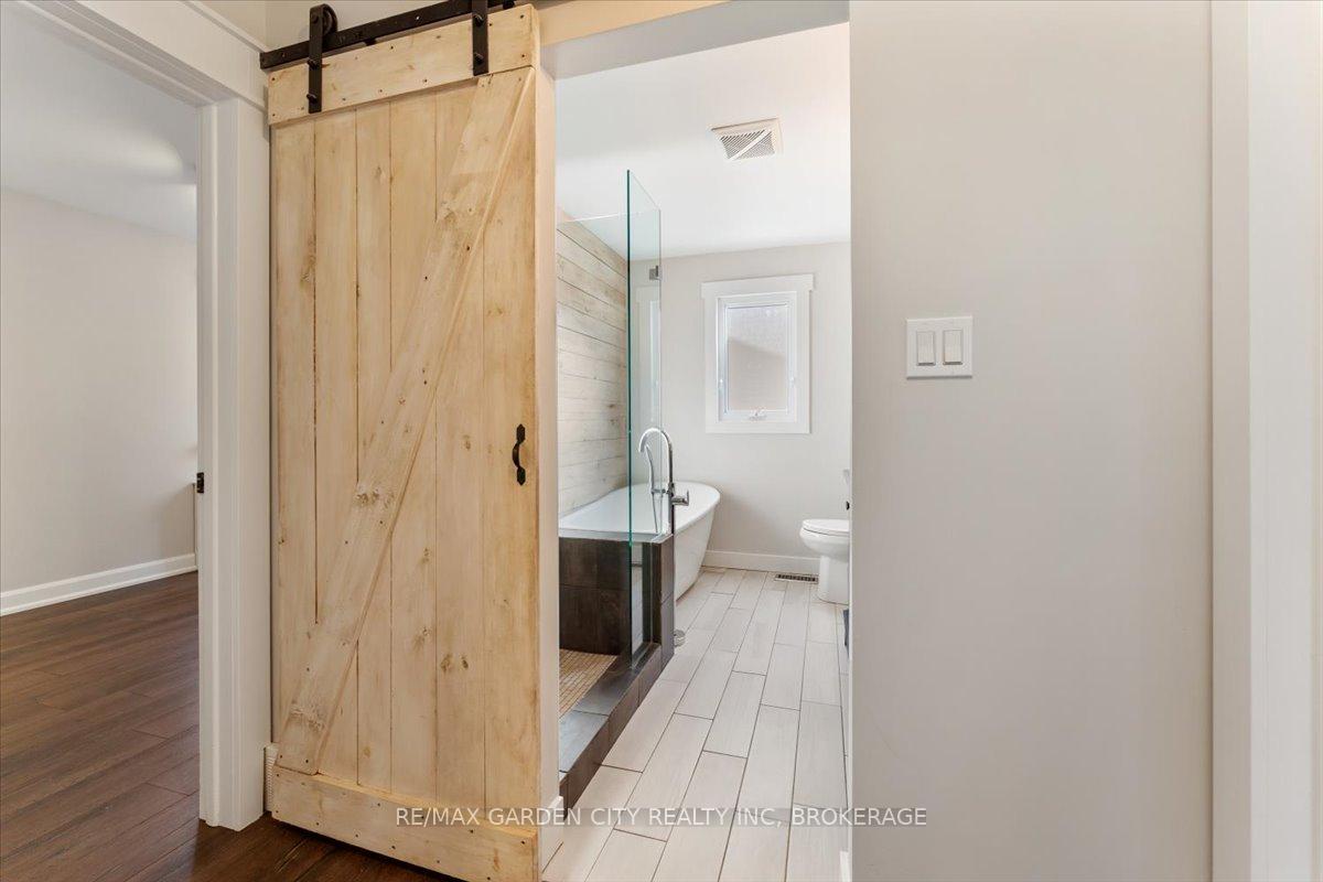 Photo 20 of 41 Emmett Street, Pelham, Fonthill — HOMEH