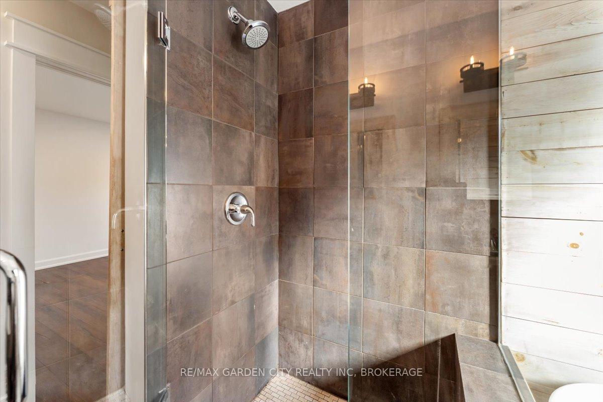 Photo 24 of 41 Emmett Street, Pelham, Fonthill — HOMEH