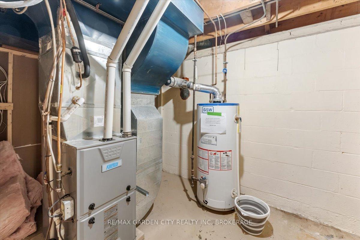 Photo 32 of 41 Emmett Street, Pelham, Fonthill — HOMEH