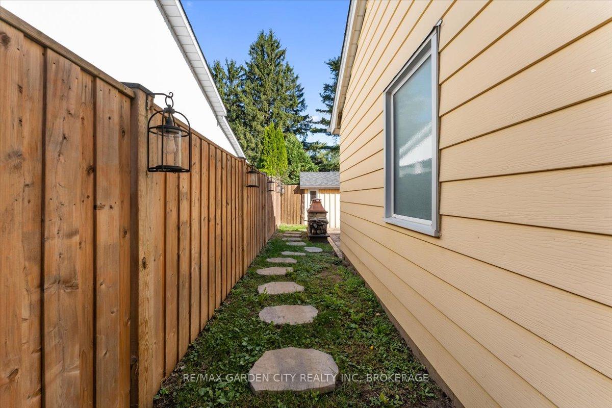 Photo 41 of 41 Emmett Street, Pelham, Fonthill — HOMEH