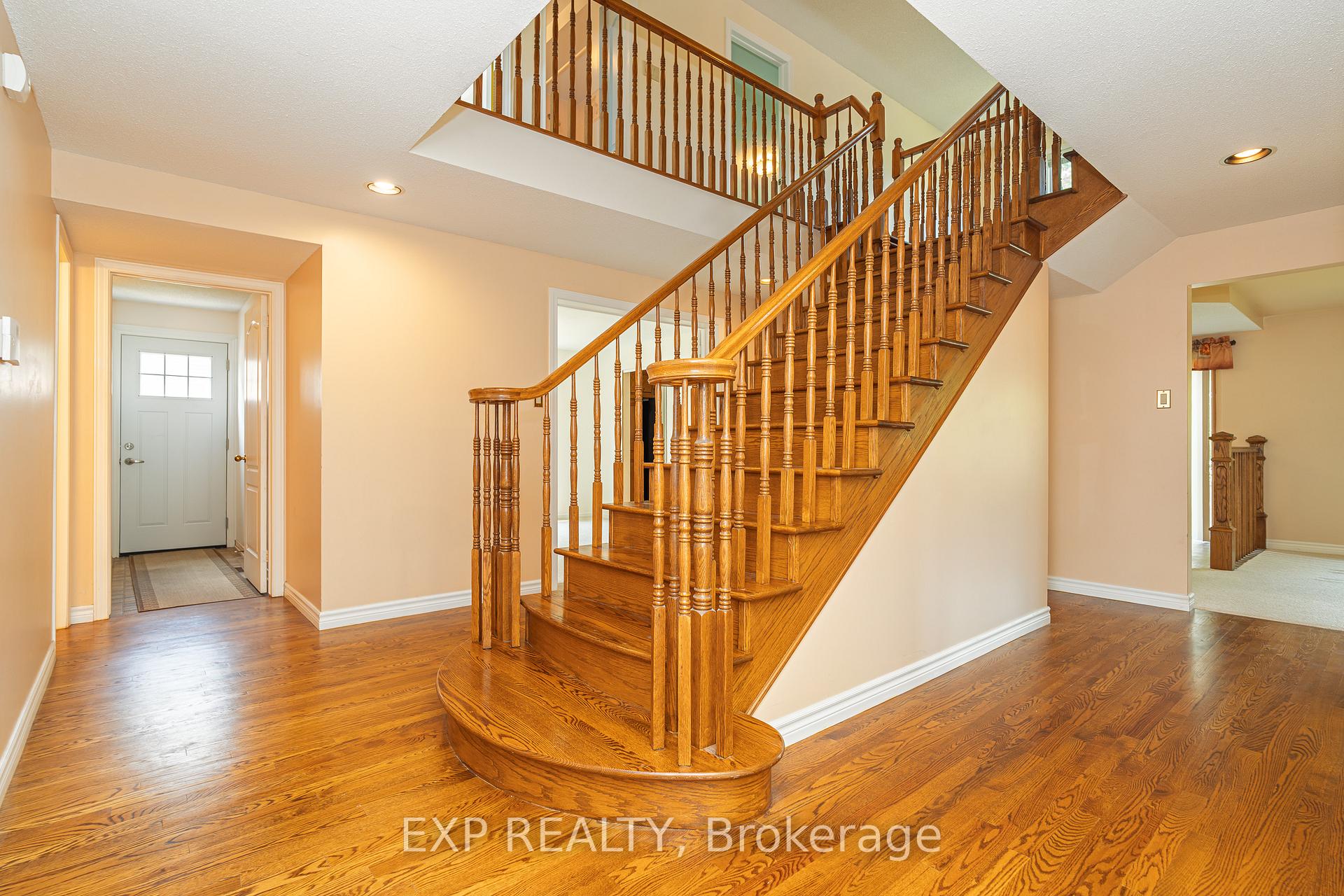 Photo 3 of 1874 Robinwood Place, Ottawa, Chapel Hill — HOMEH