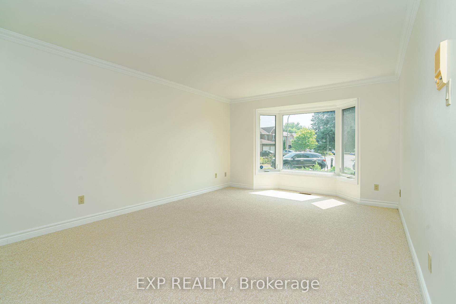 Photo 6 of 1874 Robinwood Place, Ottawa, Chapel Hill — HOMEH
