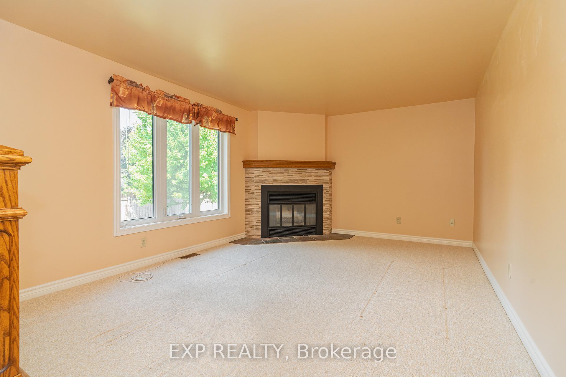 Photo 10 of 1874 Robinwood Place, Ottawa, Chapel Hill — HOMEH