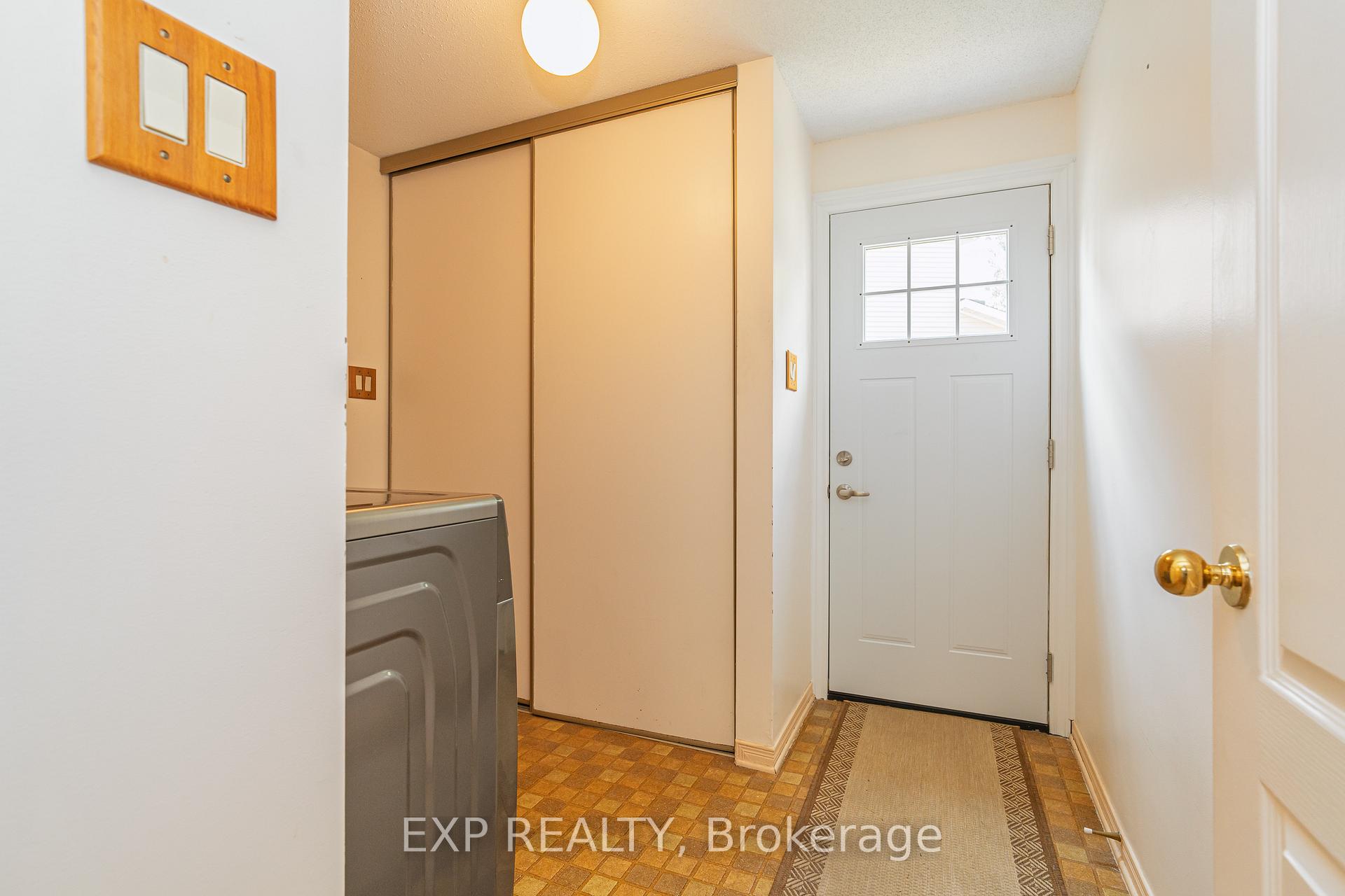 Photo 18 of 1874 Robinwood Place, Ottawa, Chapel Hill — HOMEH
