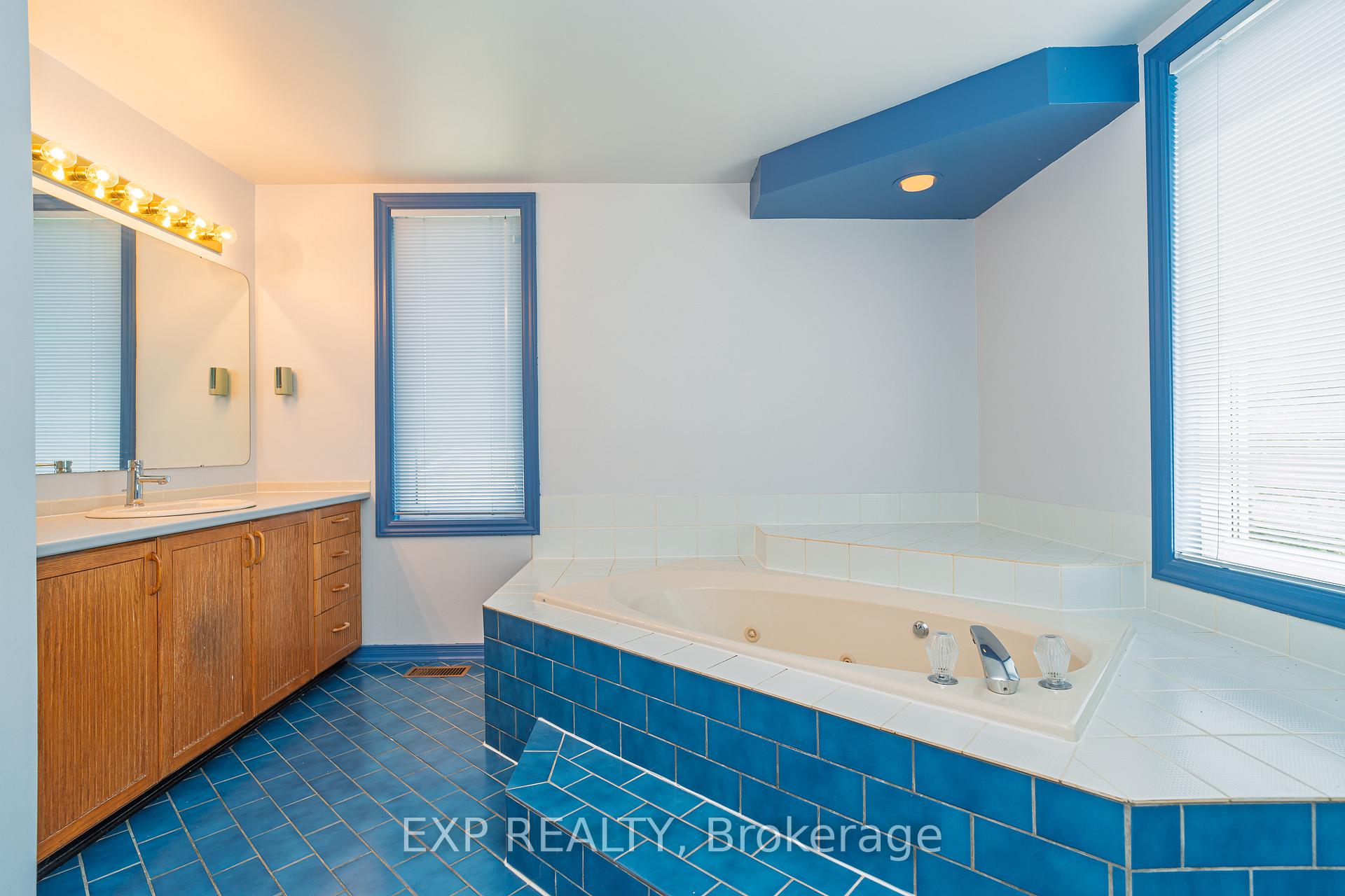 Photo 37 of 1874 Robinwood Place, Ottawa, Chapel Hill — HOMEH