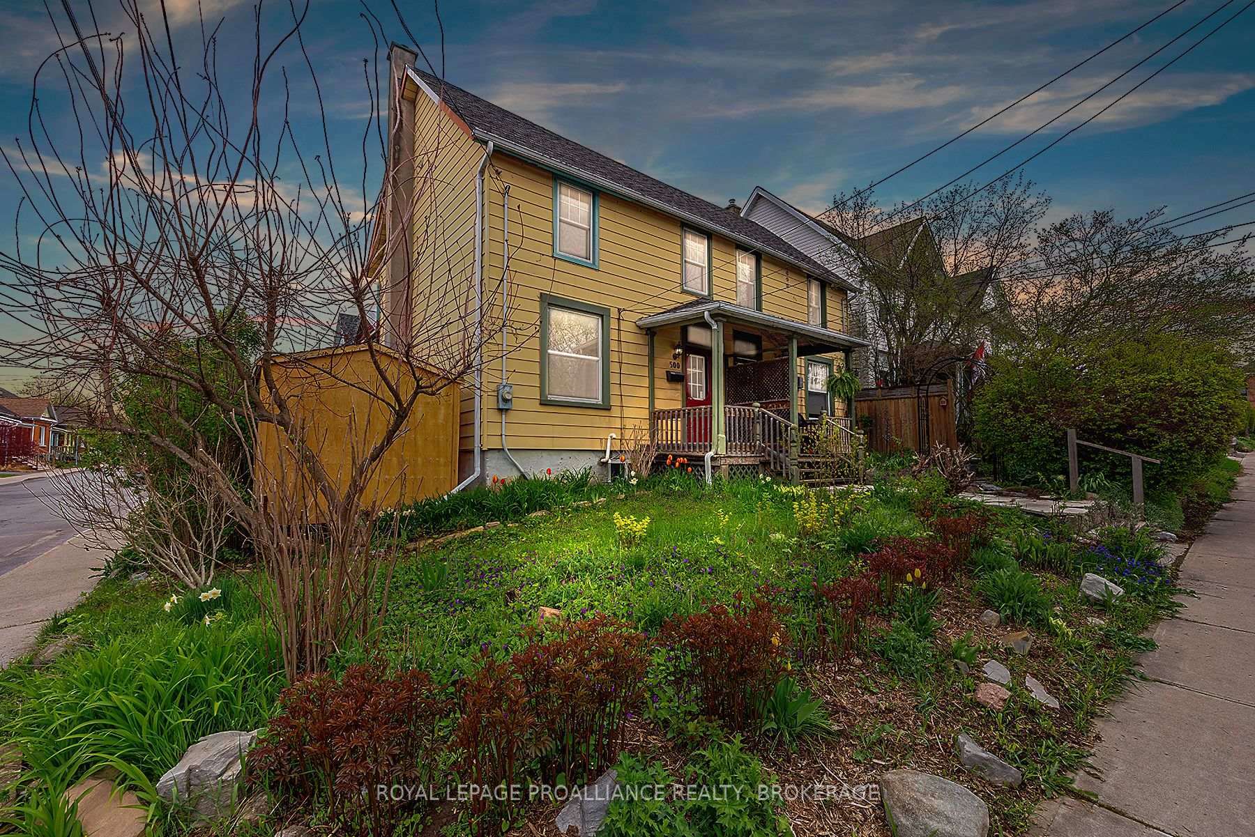 Front of 500 Barrie Street