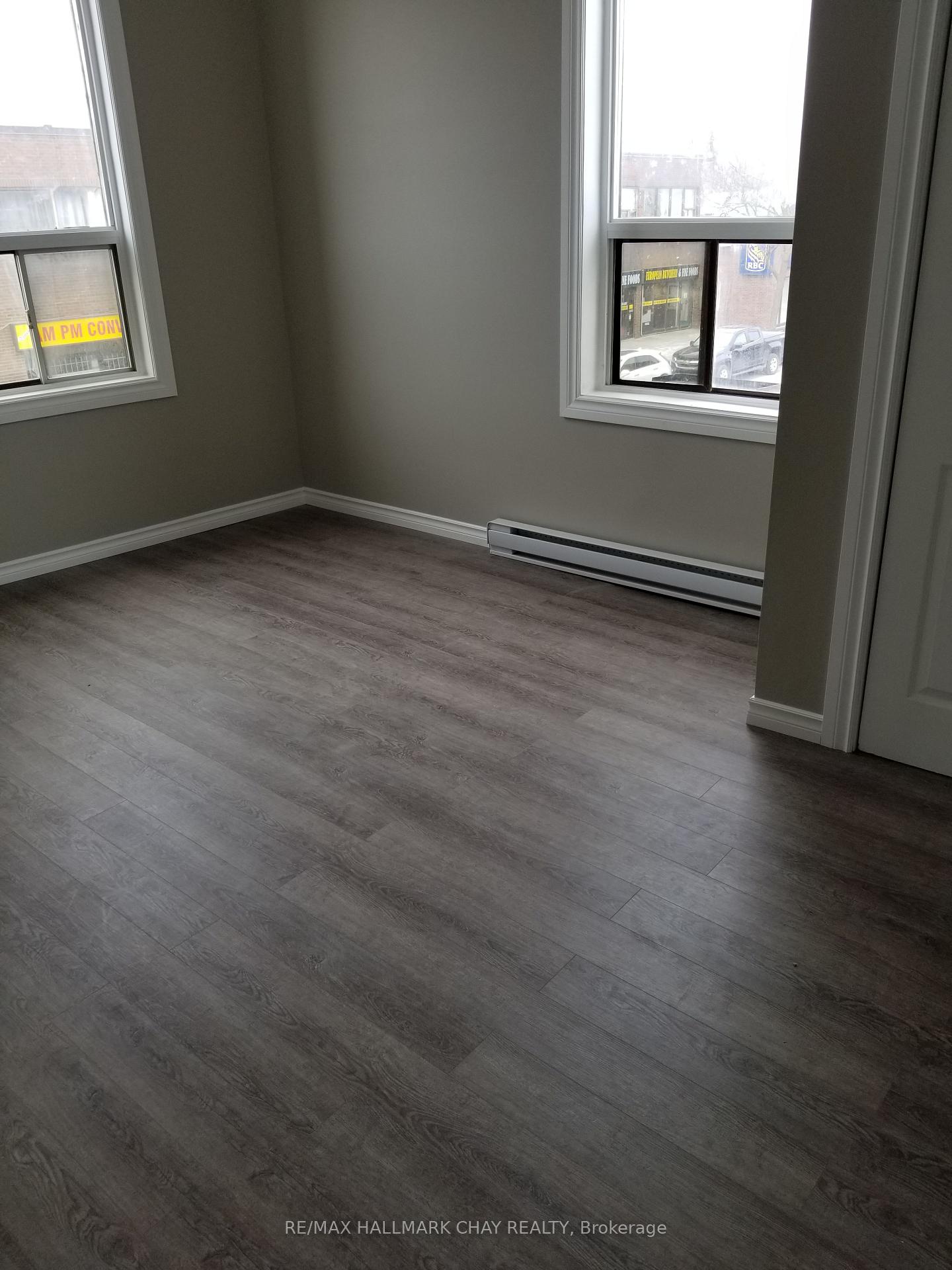 Photo 2 of Unit 3, 17 Queen Street S, New Tecumseth, Tottenham — HOMEH