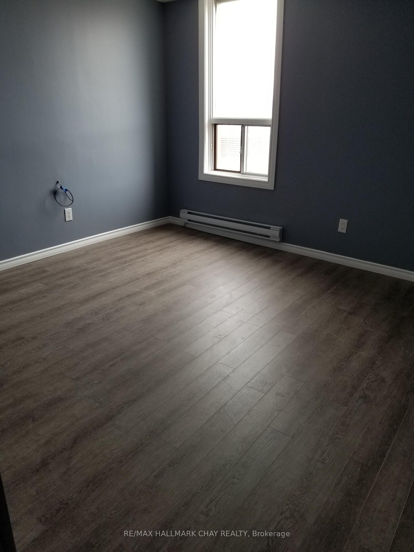 Photo 3 of Unit 3, 17 Queen Street S, New Tecumseth, Tottenham — HOMEH