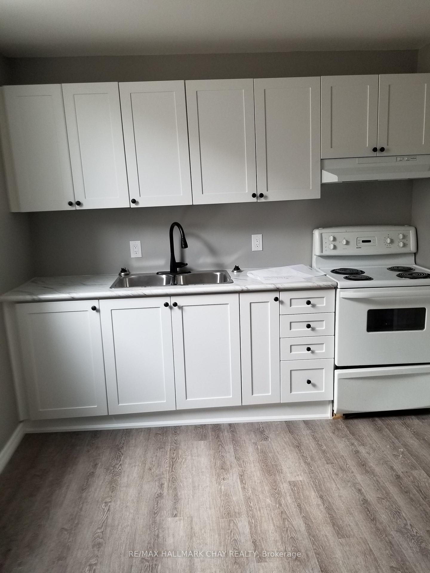 Photo 4 of Unit 3, 17 Queen Street S, New Tecumseth, Tottenham — HOMEH