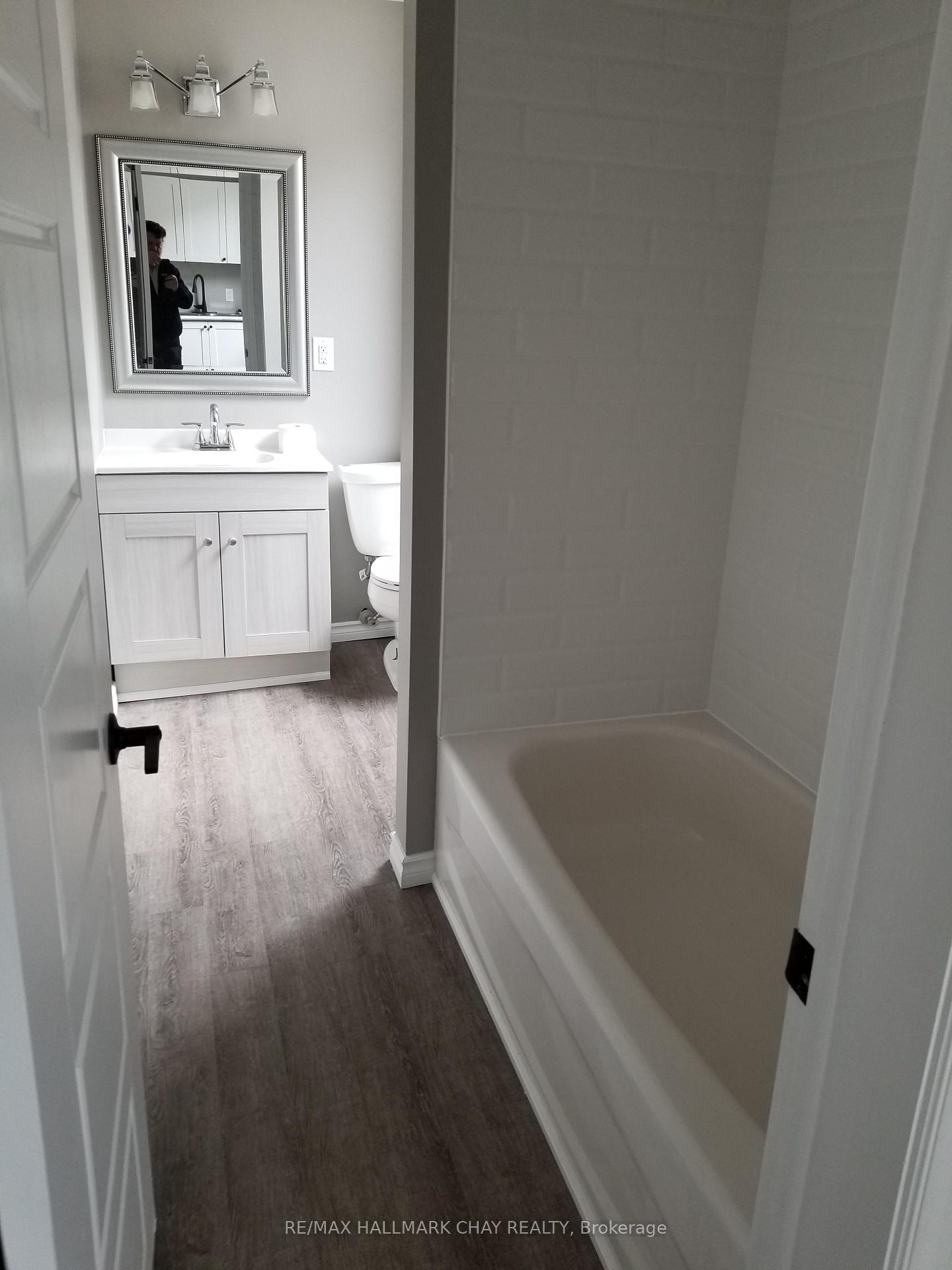 Photo 5 of Unit 3, 17 Queen Street S, New Tecumseth, Tottenham — HOMEH