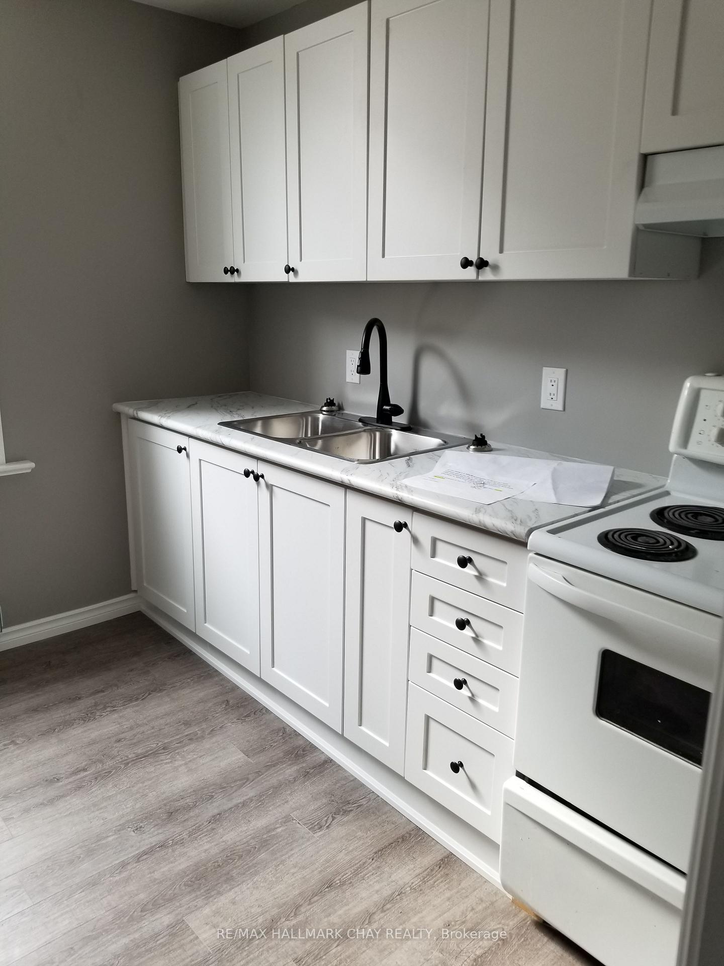 Photo 6 of Unit 3, 17 Queen Street S, New Tecumseth, Tottenham — HOMEH
