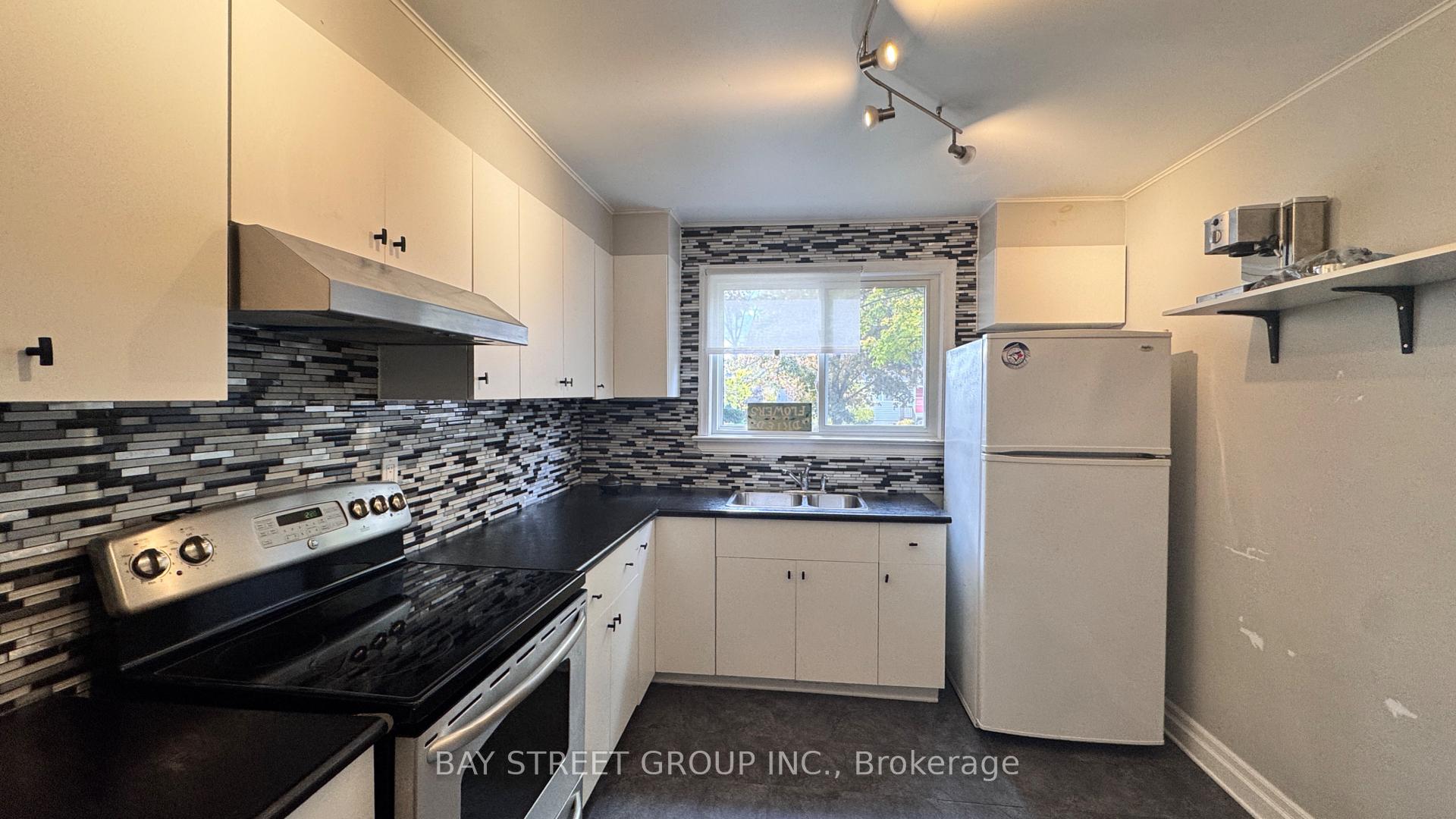 Photo 5 of 6565 Stamford Green Drive, Niagara Falls, Stamford — HOMEH