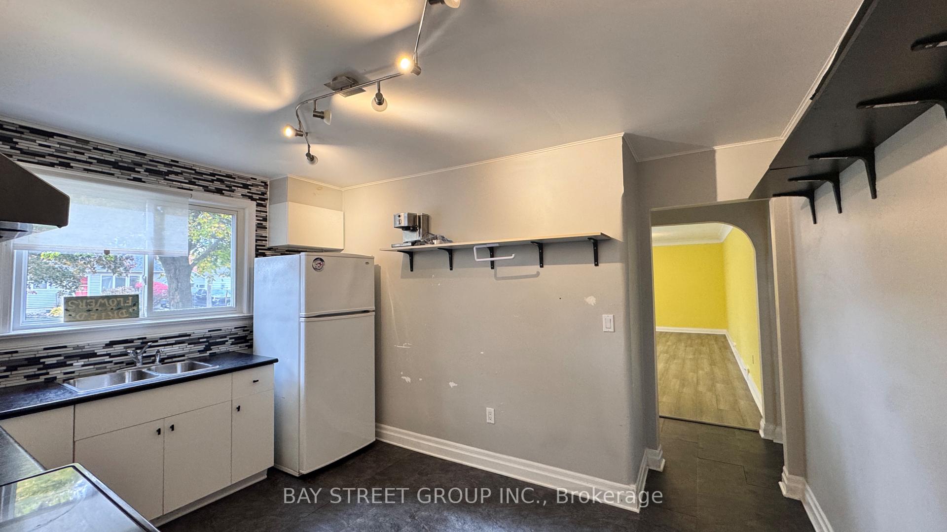Photo 6 of 6565 Stamford Green Drive, Niagara Falls, Stamford — HOMEH