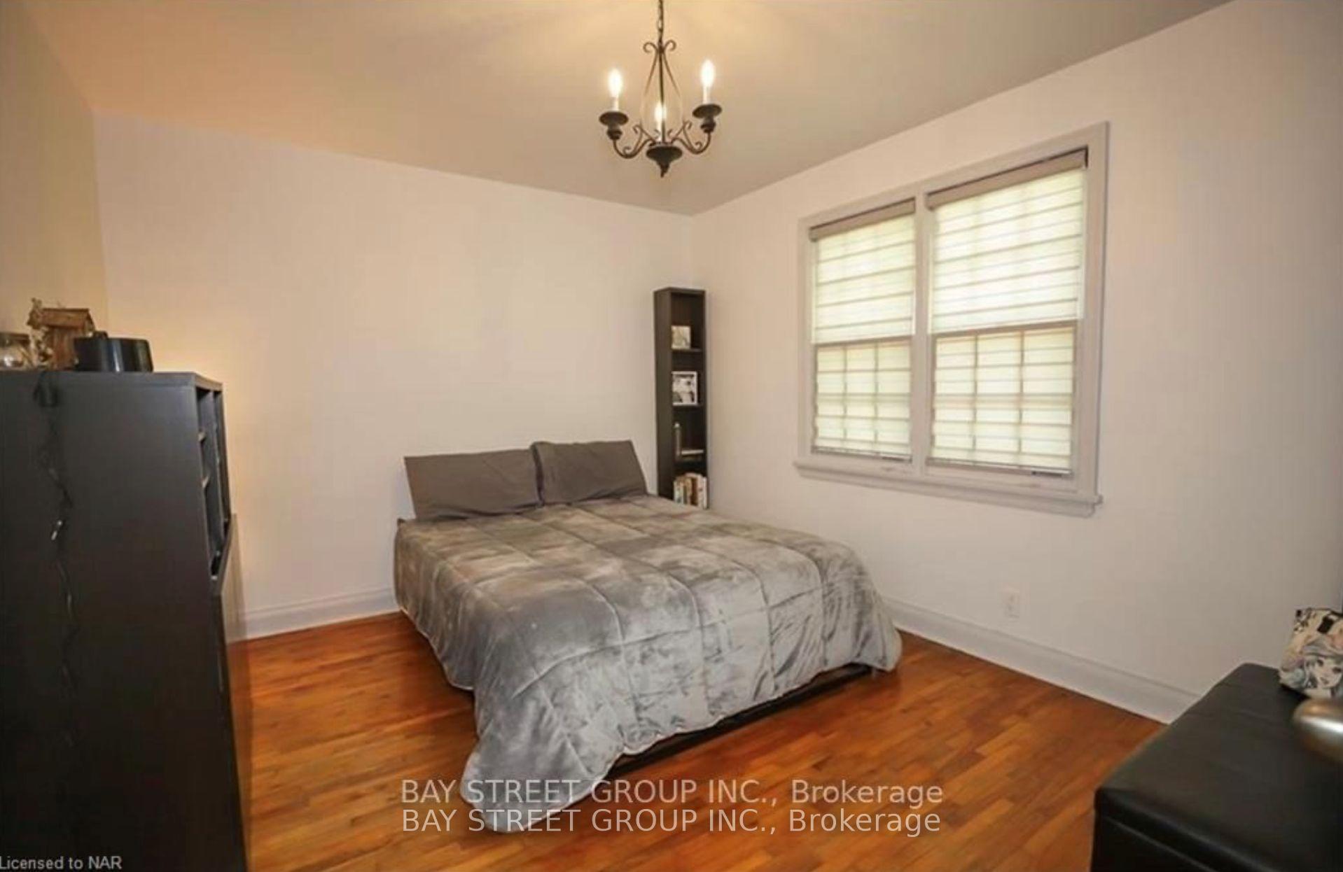 Photo 9 of 6565 Stamford Green Drive, Niagara Falls, Stamford — HOMEH