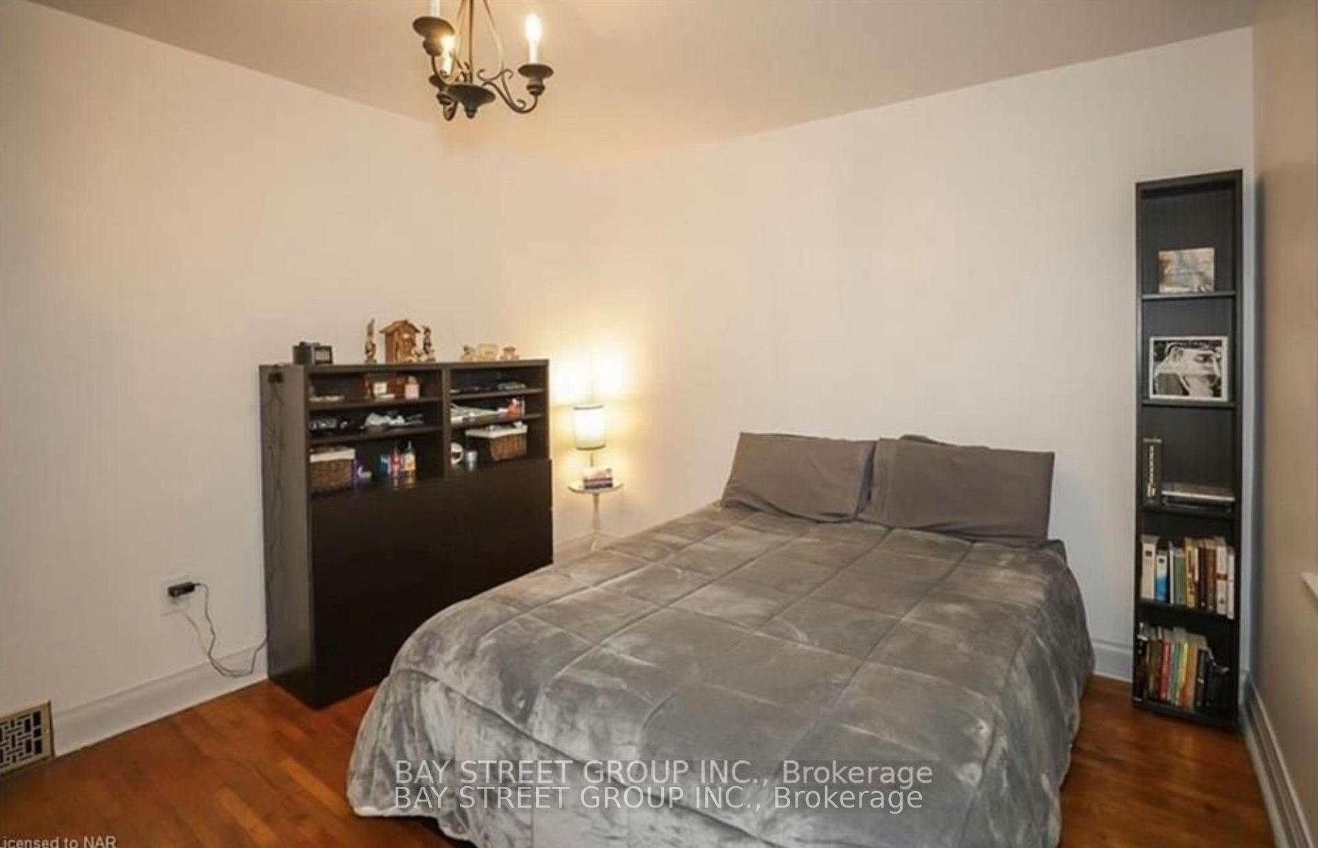 Photo 11 of 6565 Stamford Green Drive, Niagara Falls, Stamford — HOMEH