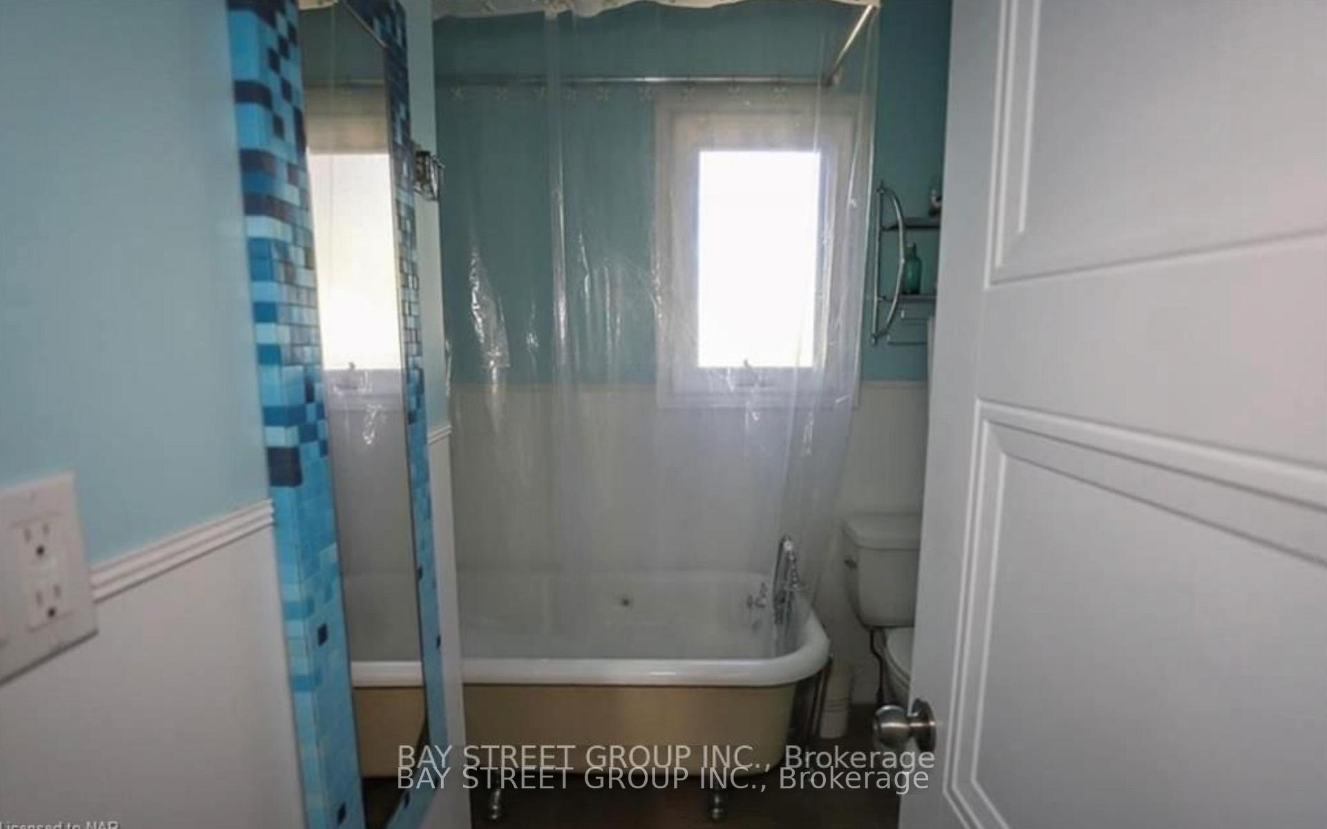 Photo 14 of 6565 Stamford Green Drive, Niagara Falls, Stamford — HOMEH