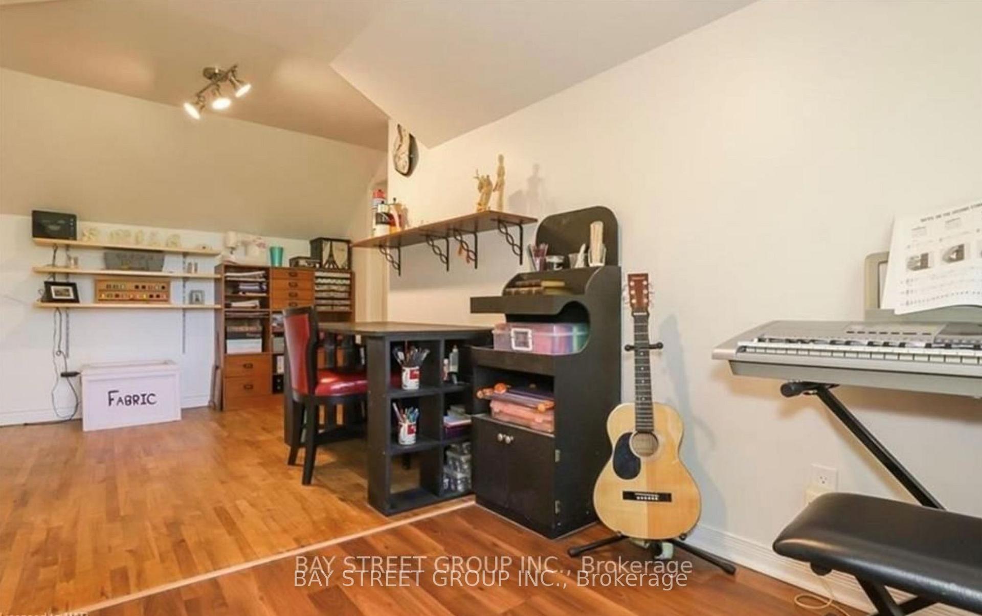 Photo 18 of 6565 Stamford Green Drive, Niagara Falls, Stamford — HOMEH