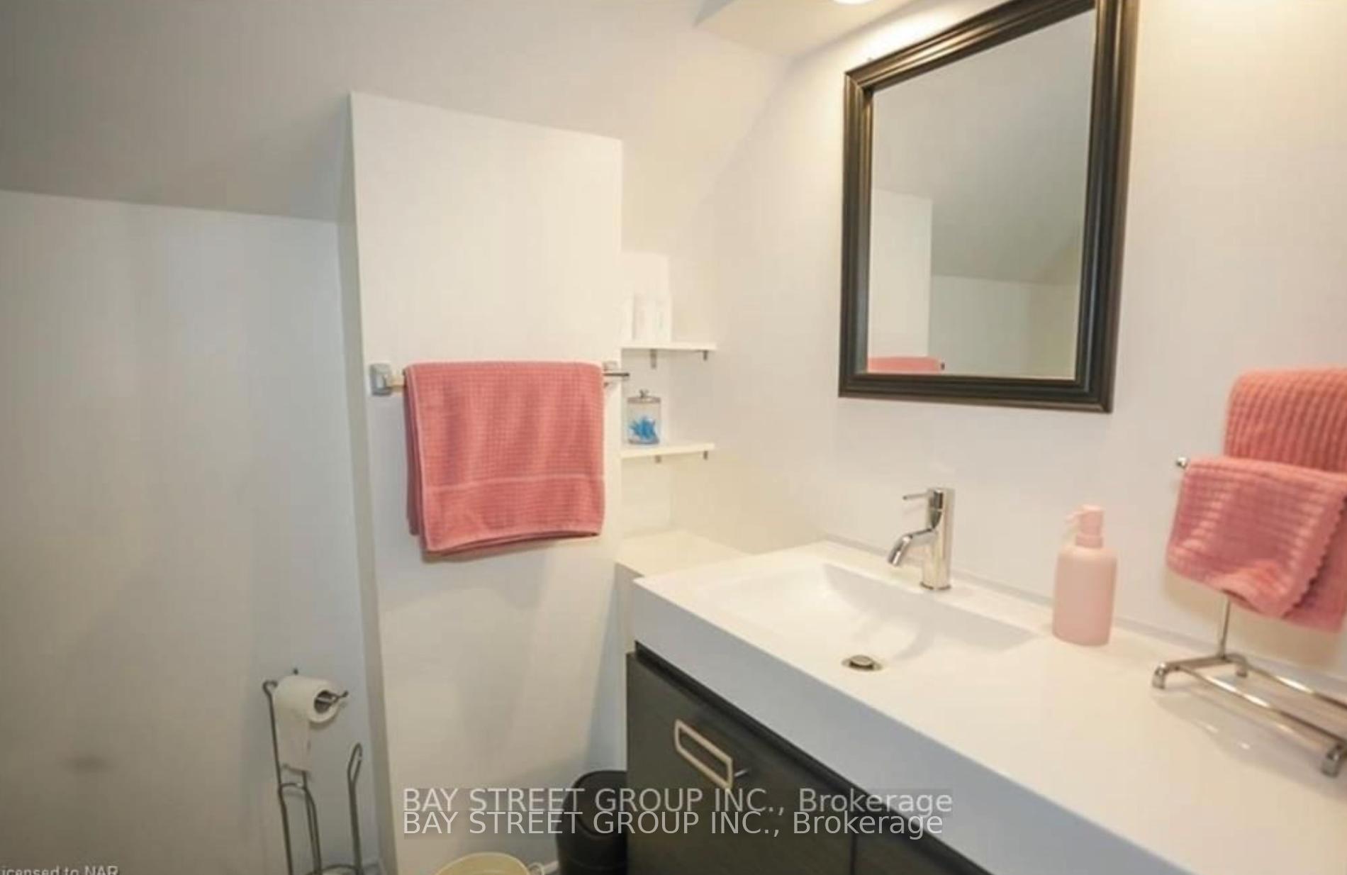 Photo 23 of 6565 Stamford Green Drive, Niagara Falls, Stamford — HOMEH