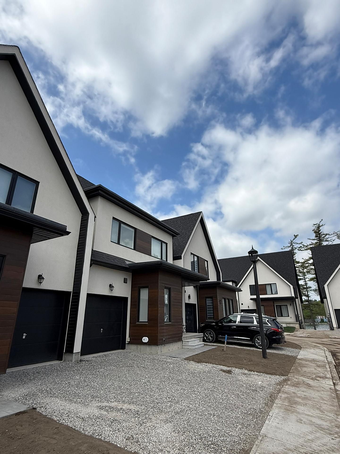 Photo 1 of 15 Ruby Crescent, Orillia — HOMEH