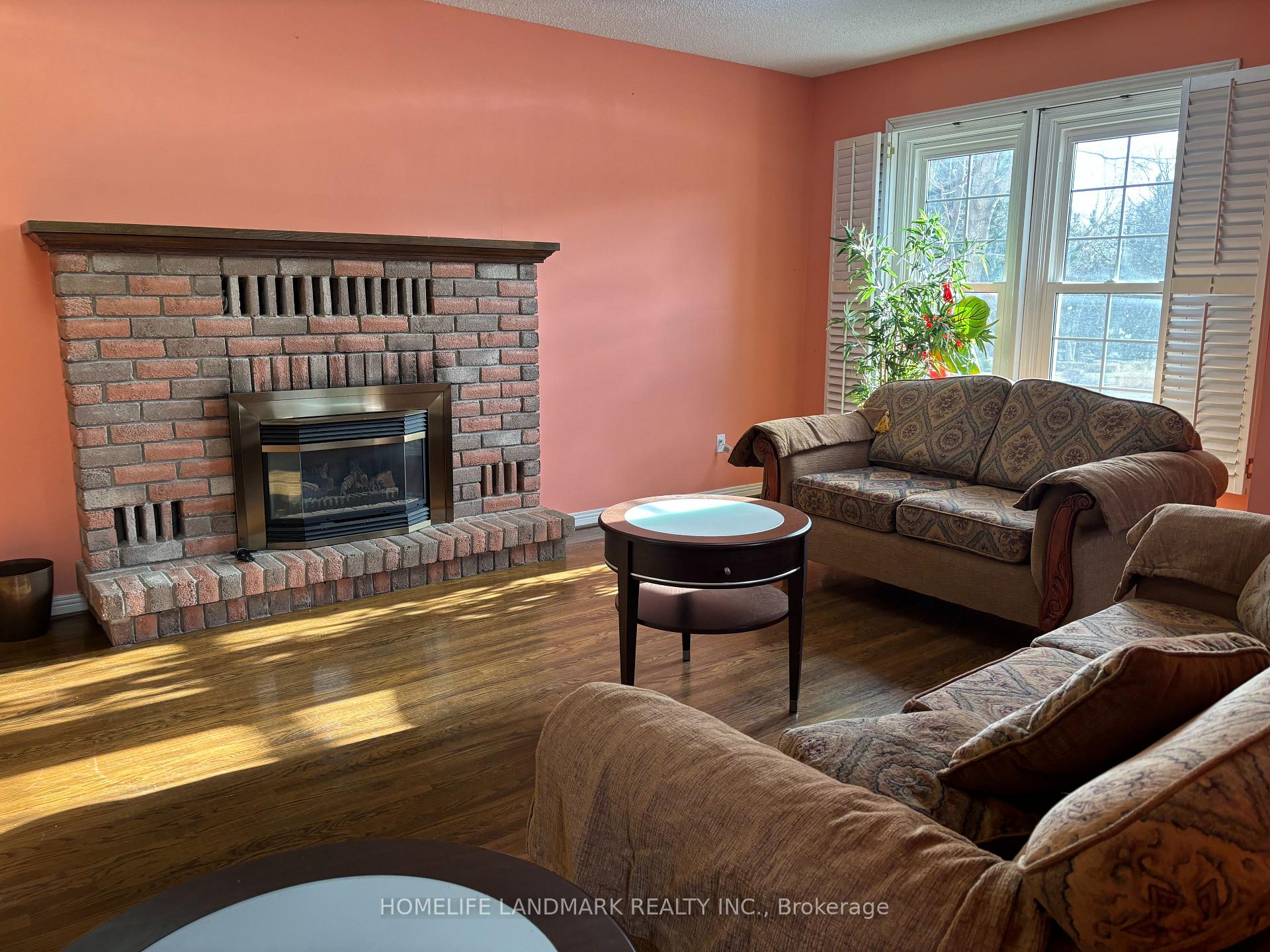 Photo 3 of 22 Rosemead Close, Markham, Unionville — HOMEH
