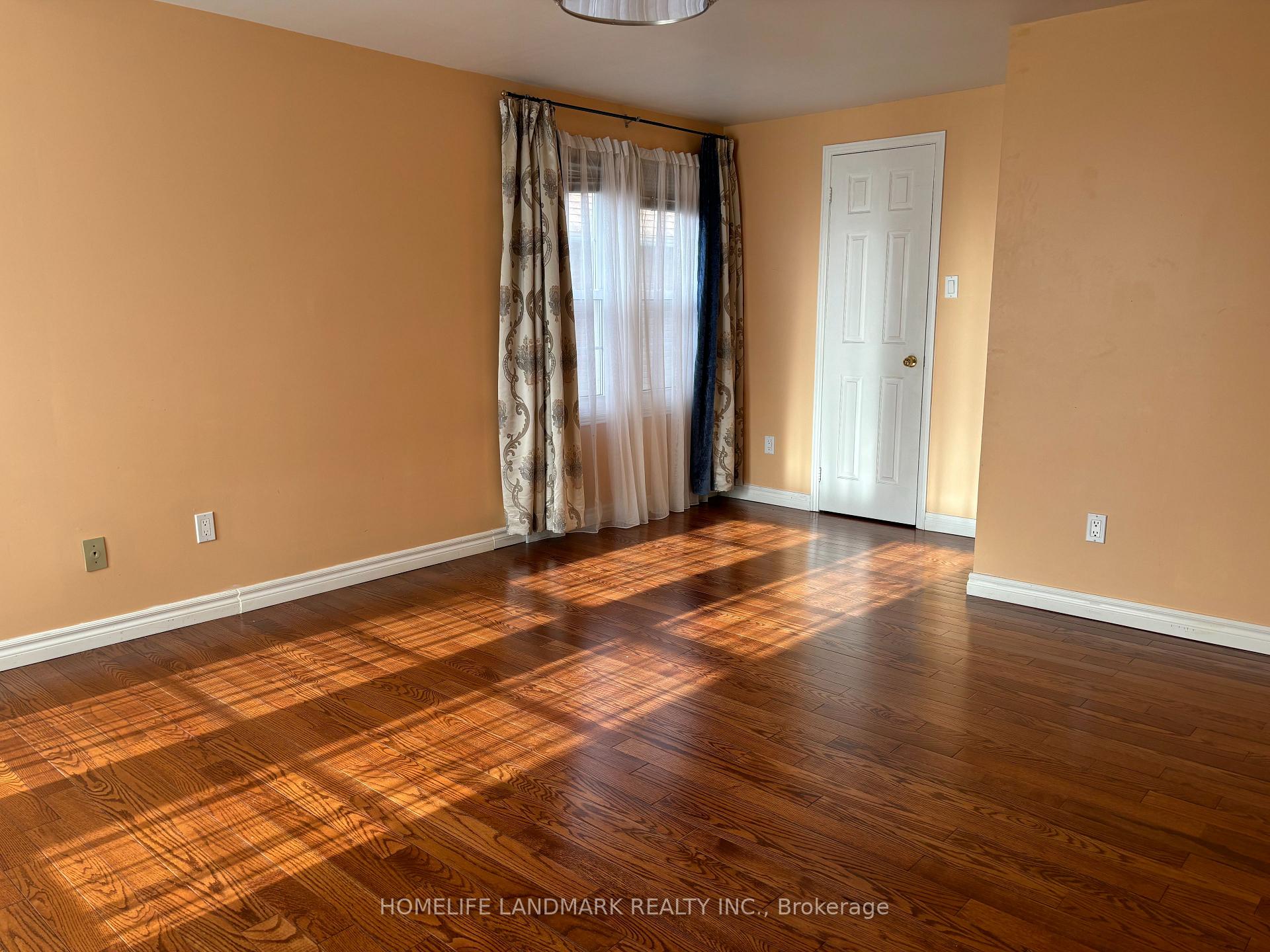 Photo 6 of 22 Rosemead Close, Markham, Unionville — HOMEH