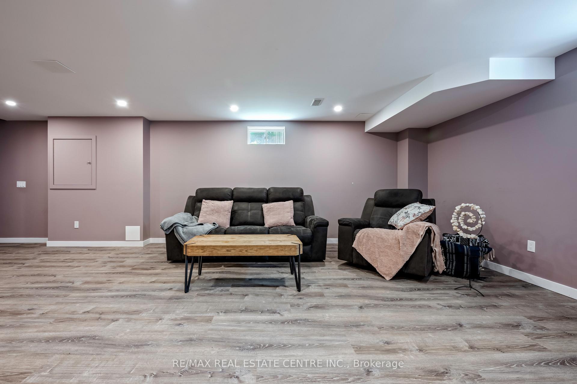 Photo 19 of 20 Porter Drive, Orangeville — HOMEH