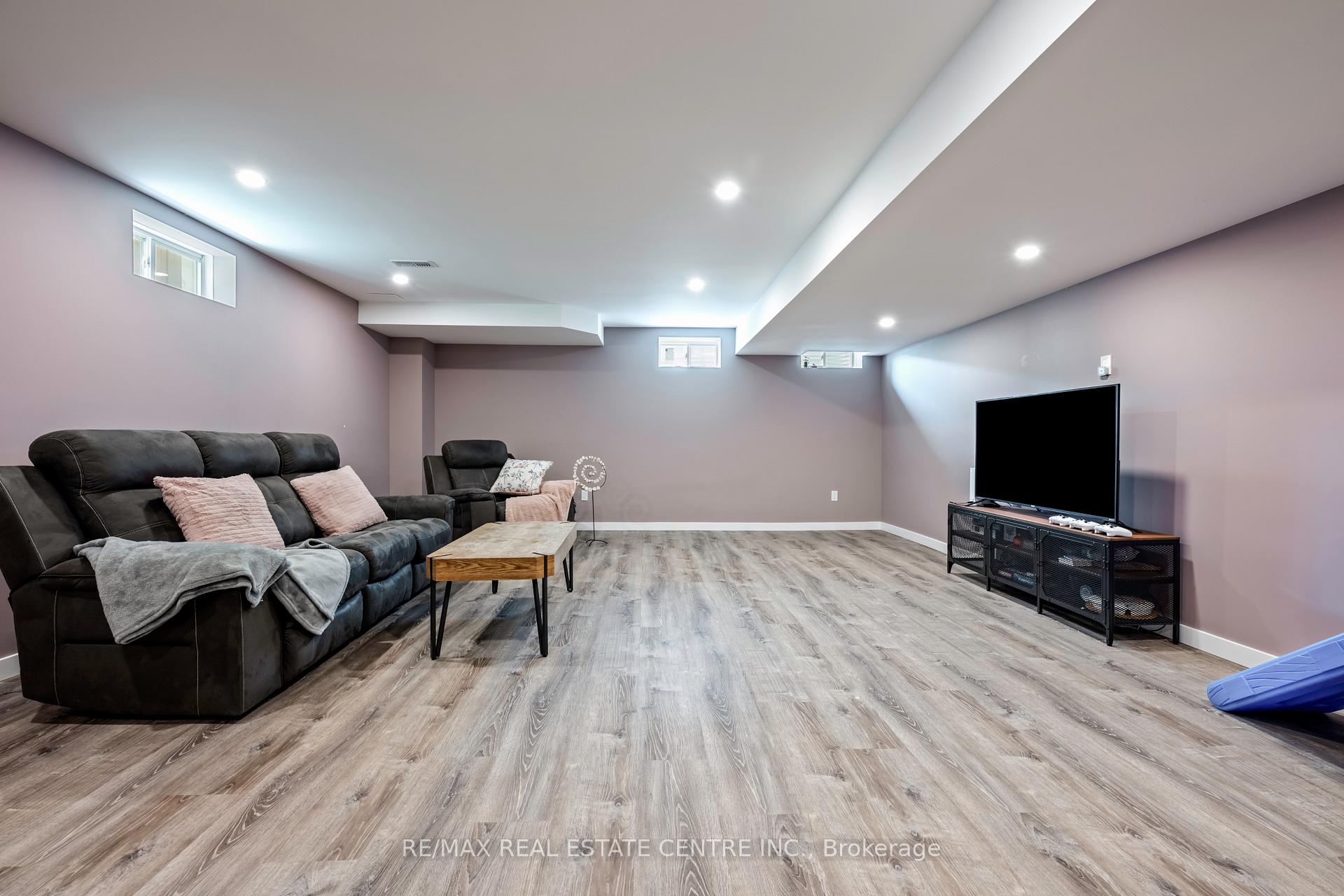 Photo 21 of 20 Porter Drive, Orangeville — HOMEH