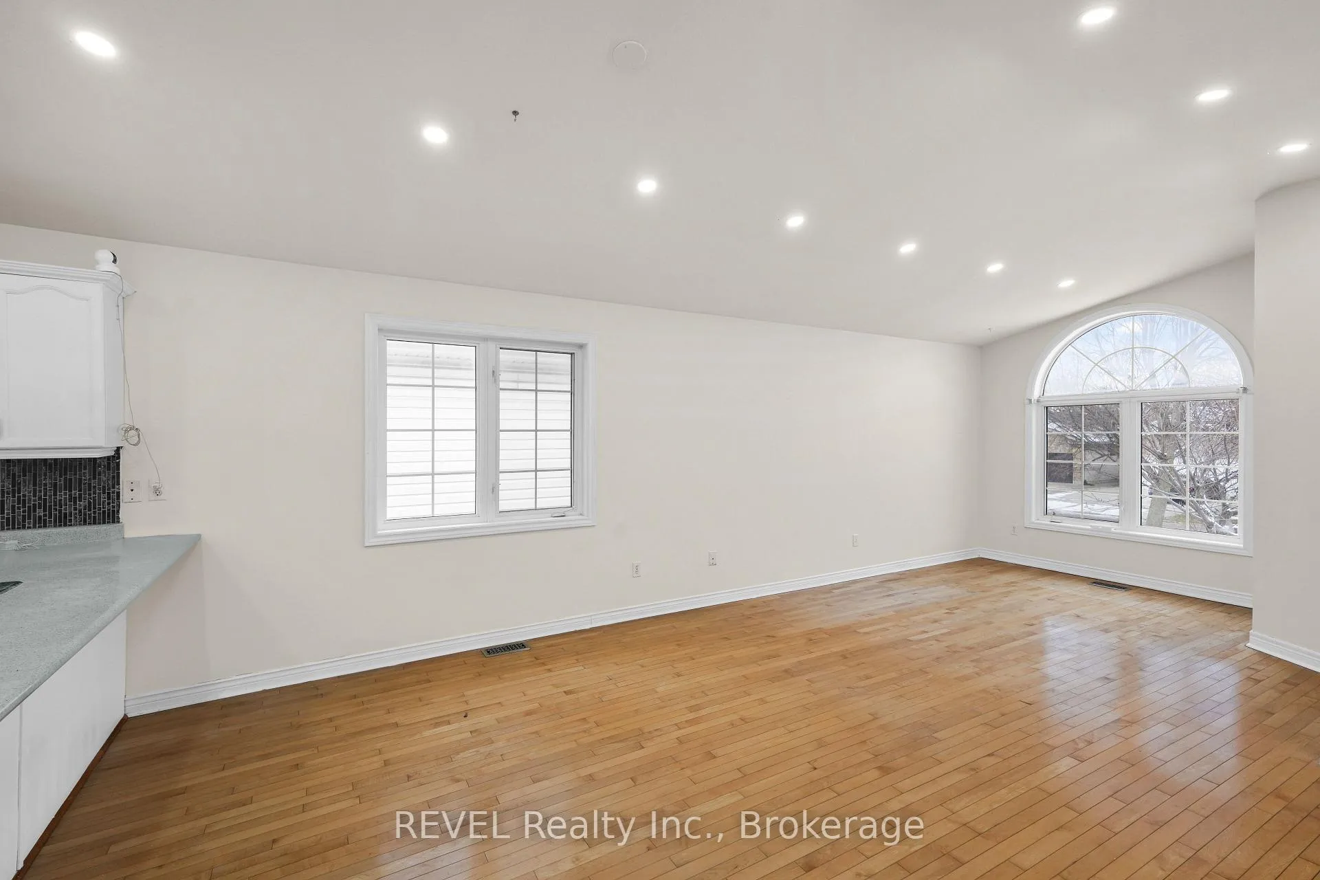 Photo 19 of 8172 Harvest Crescent, Niagara Falls, Ascot — HOMEH