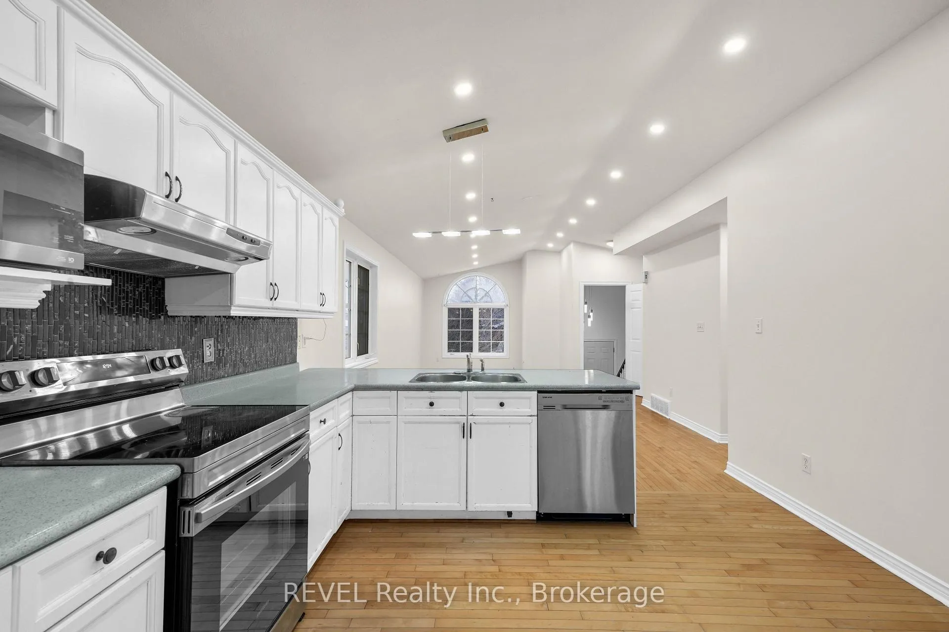 Photo 43 of 8172 Harvest Crescent, Niagara Falls, Ascot — HOMEH