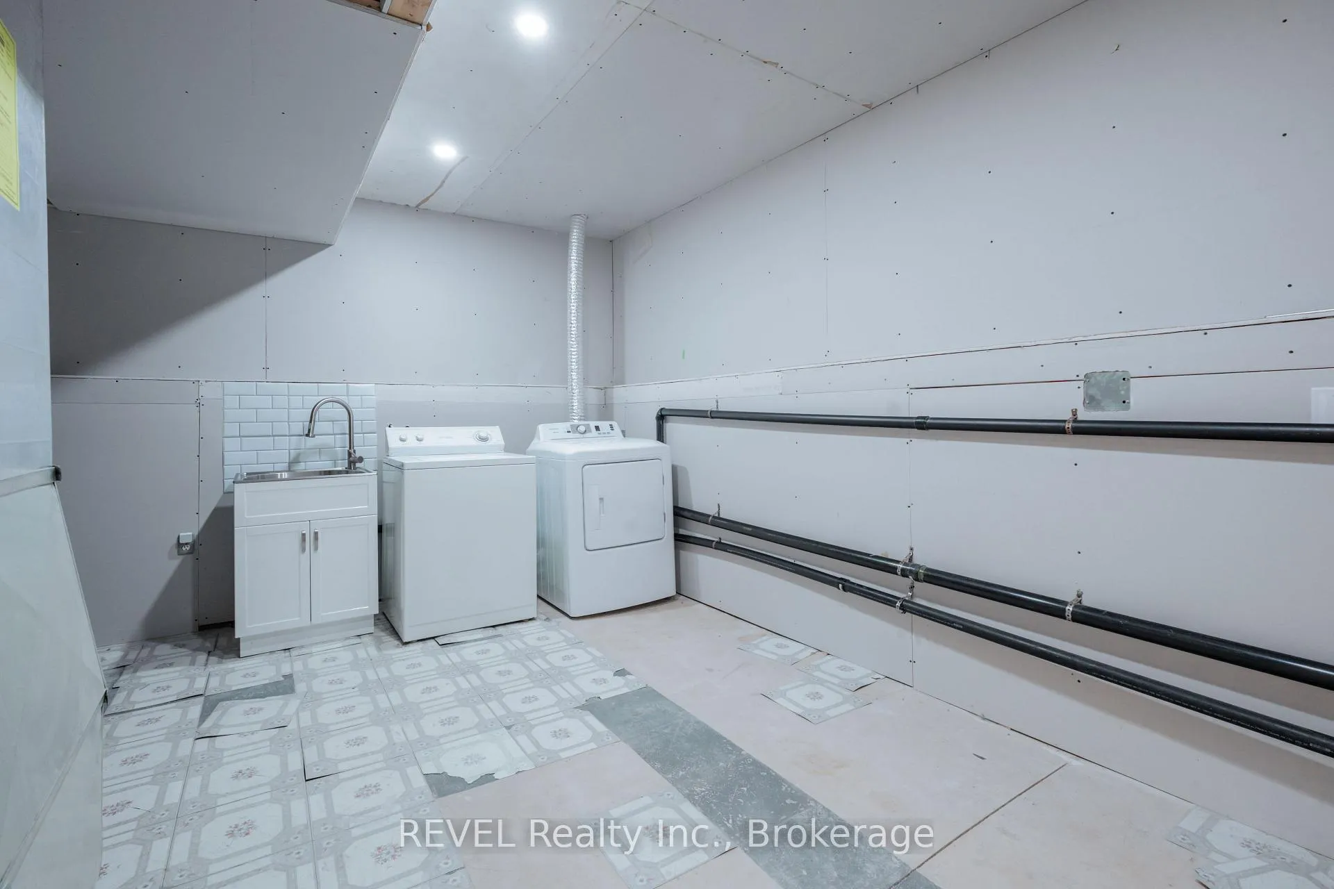 Photo 136 of 8172 Harvest Crescent, Niagara Falls, Ascot — HOMEH