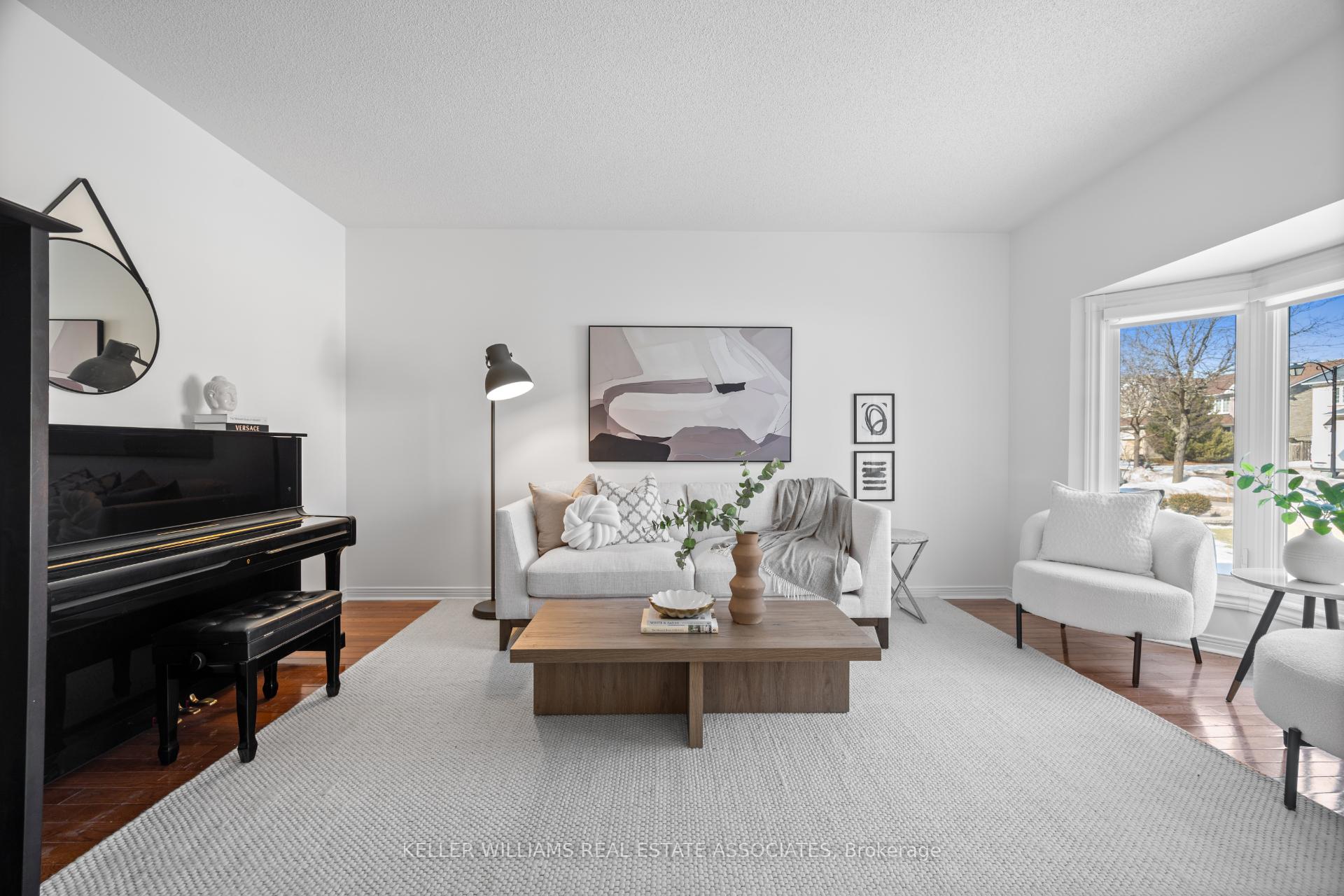Photo 2 of 73 Fawnbrook Circle, Markham, Unionville — HOMEH