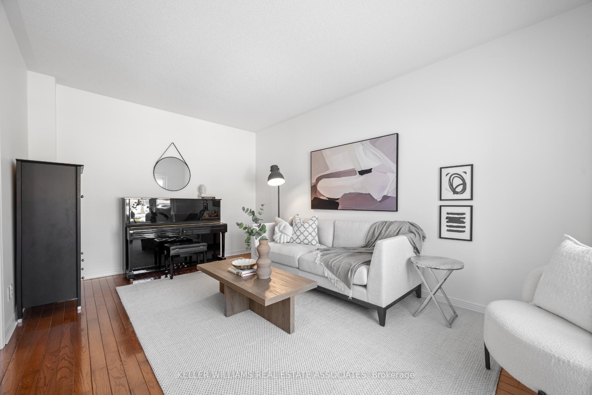 Photo 3 of 73 Fawnbrook Circle, Markham, Unionville — HOMEH