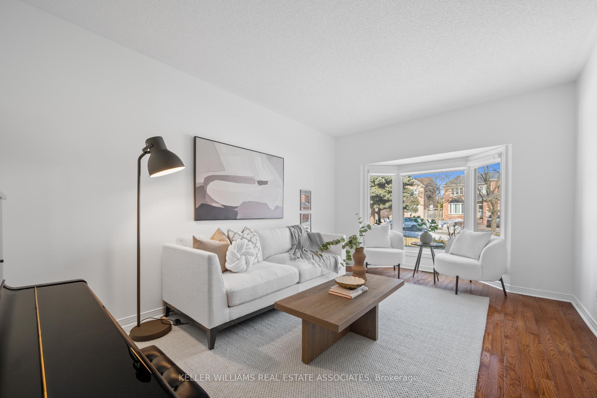 Photo 4 of 73 Fawnbrook Circle, Markham, Unionville — HOMEH
