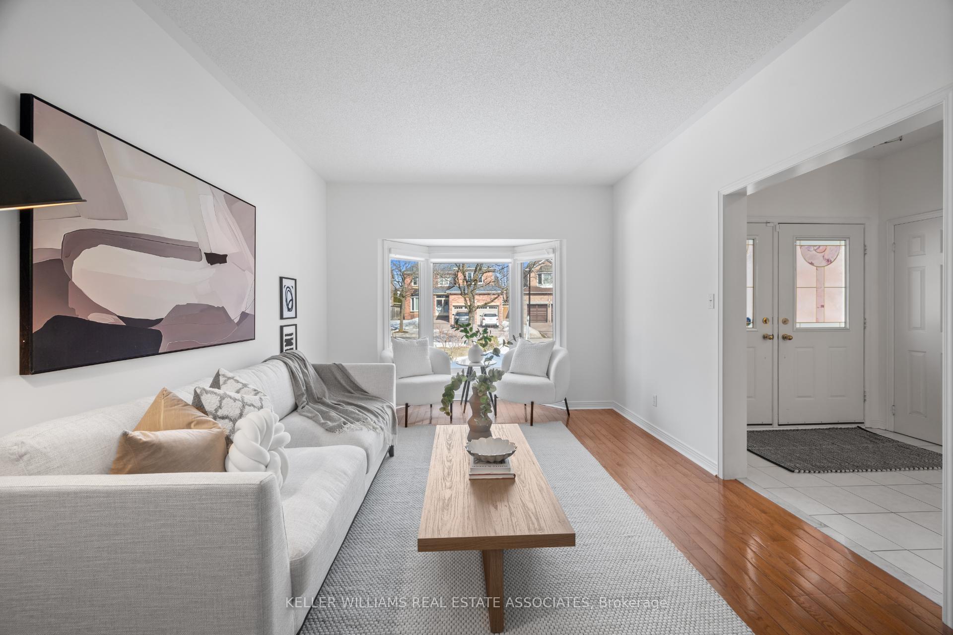 Photo 5 of 73 Fawnbrook Circle, Markham, Unionville — HOMEH