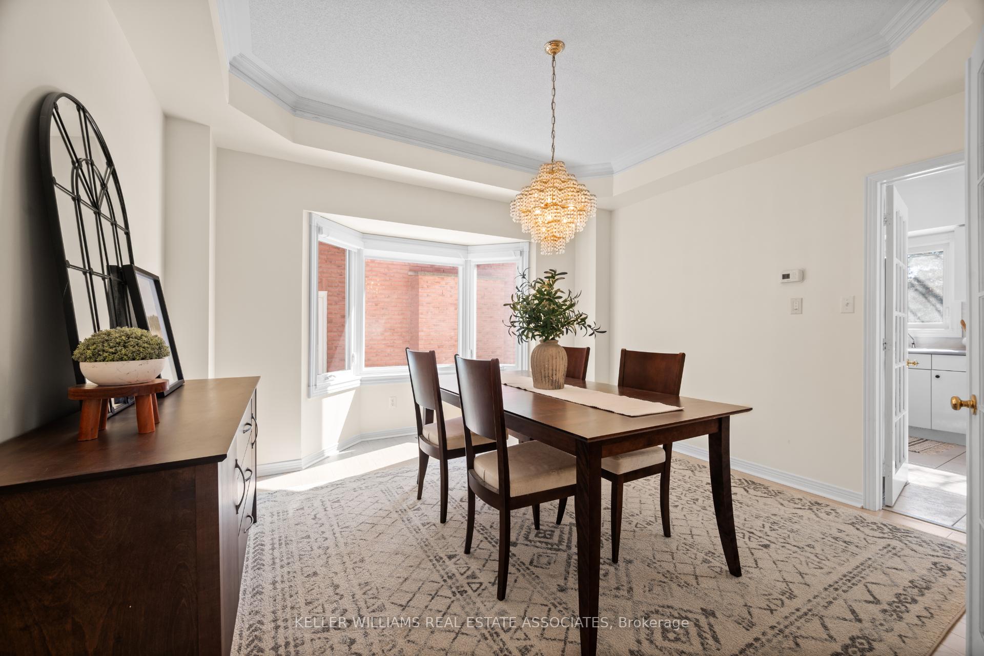 Photo 6 of 73 Fawnbrook Circle, Markham, Unionville — HOMEH