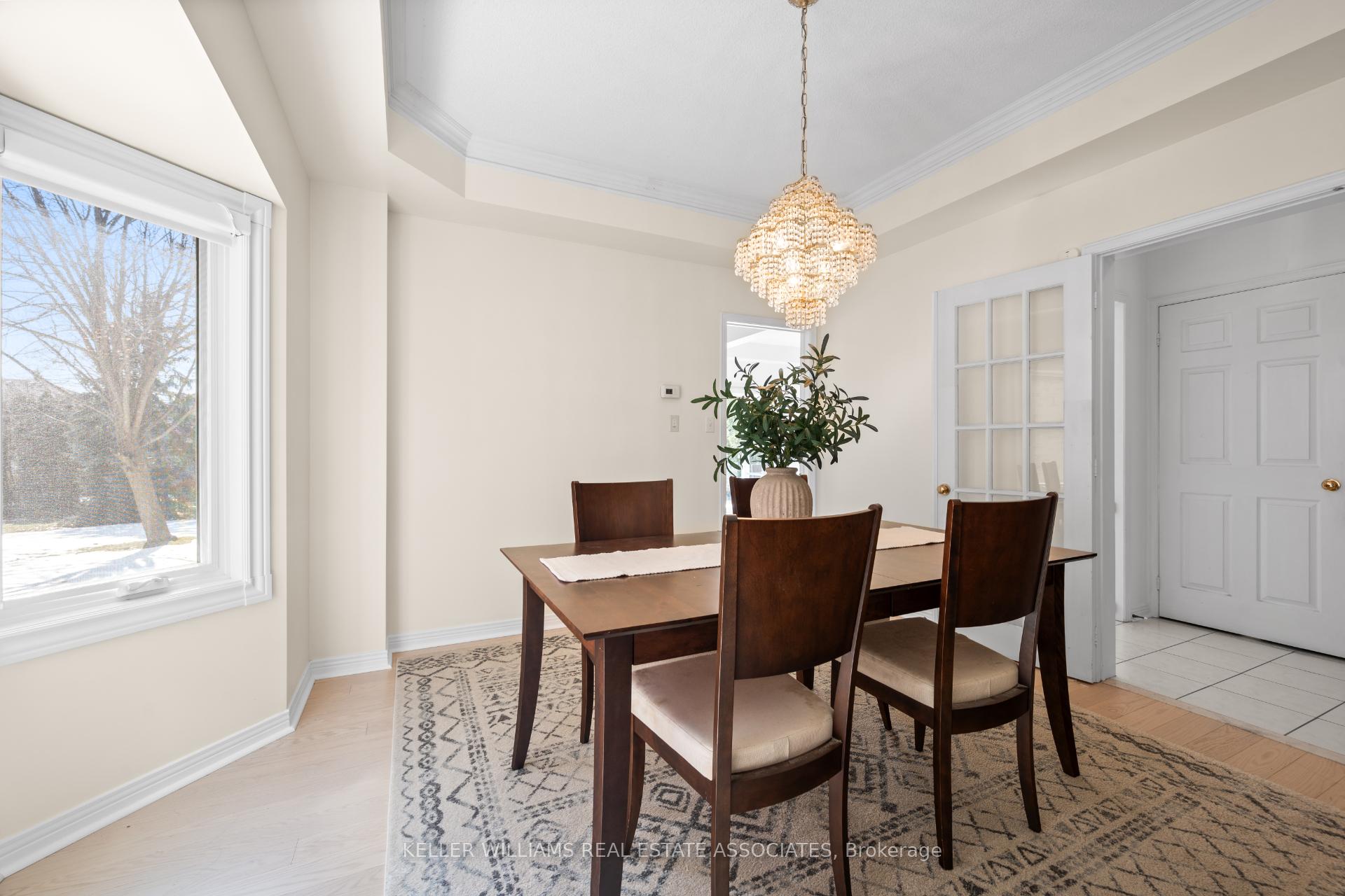 Photo 9 of 73 Fawnbrook Circle, Markham, Unionville — HOMEH