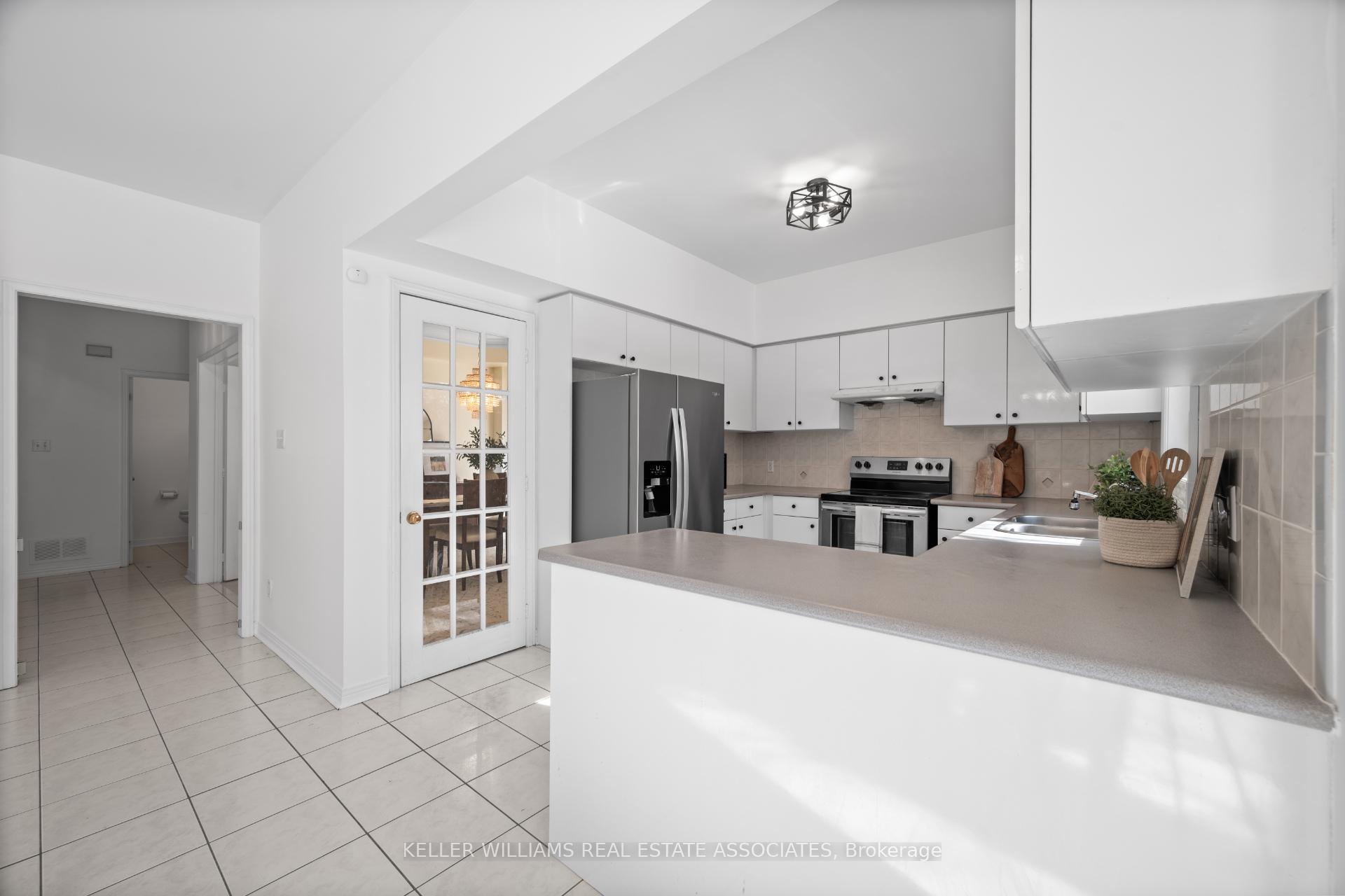 Photo 11 of 73 Fawnbrook Circle, Markham, Unionville — HOMEH