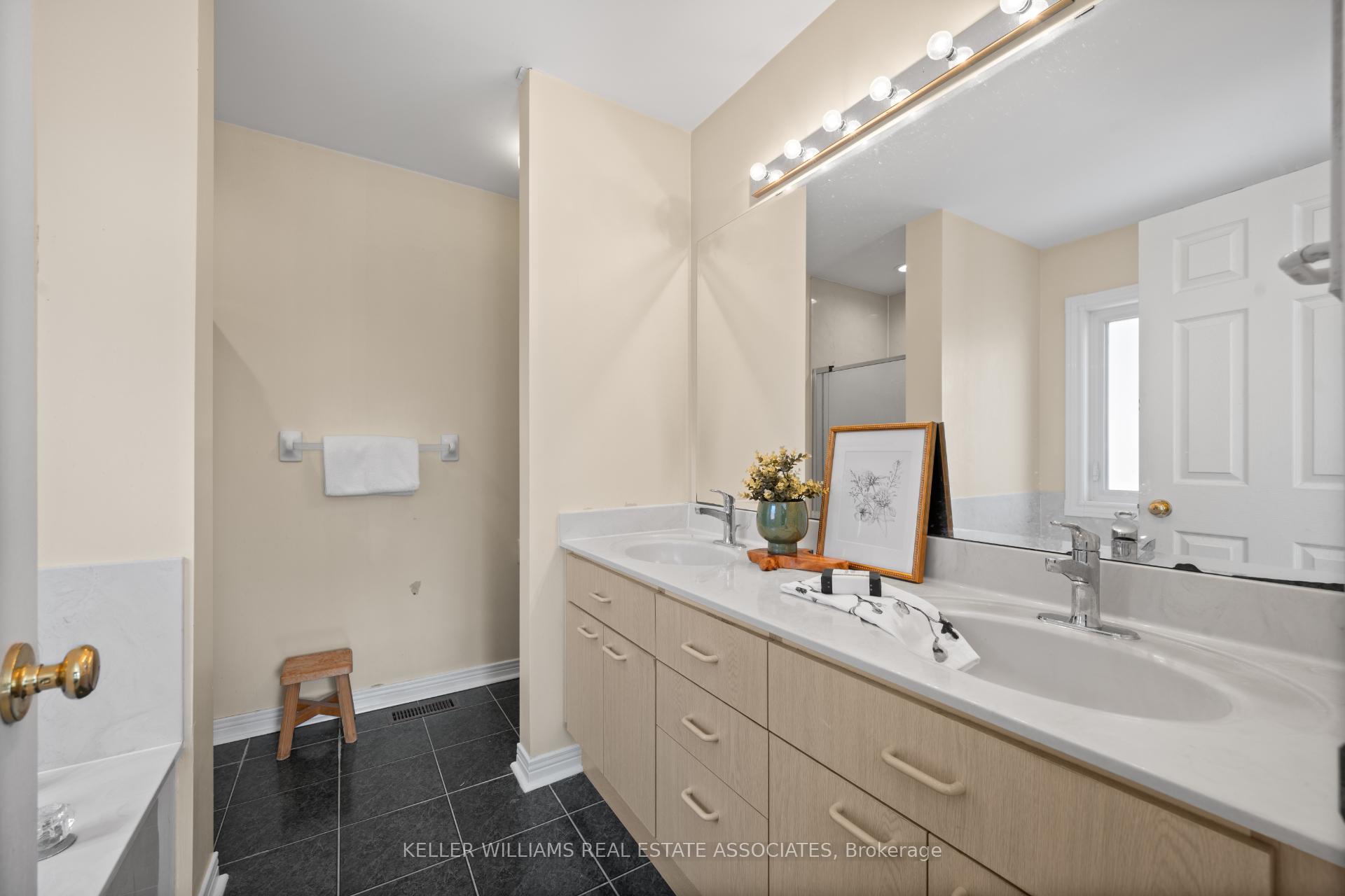 Photo 34 of 73 Fawnbrook Circle, Markham, Unionville — HOMEH