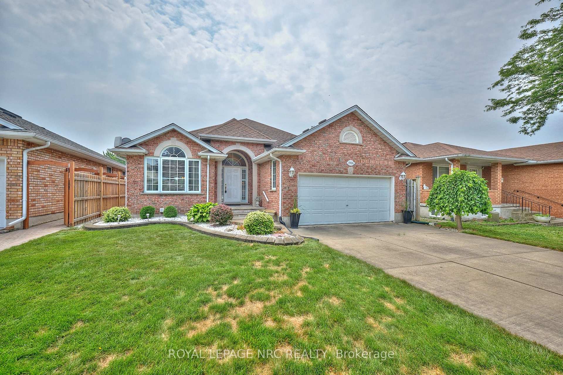 Photo 2 of 7926 Foxe Drive, Niagara Falls, Mt. Carmel — HOMEH