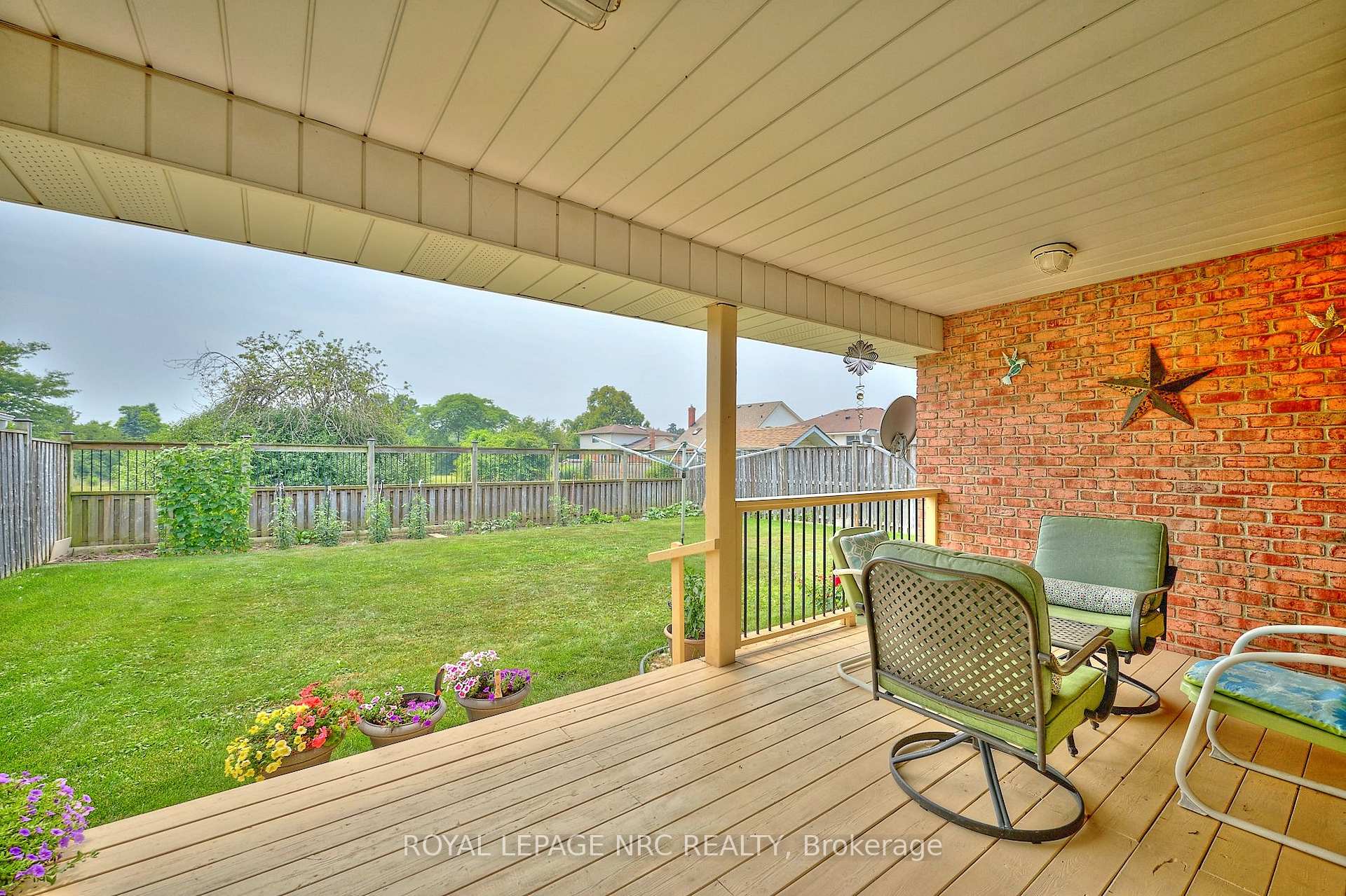 Photo 3 of 7926 Foxe Drive, Niagara Falls, Mt. Carmel — HOMEH