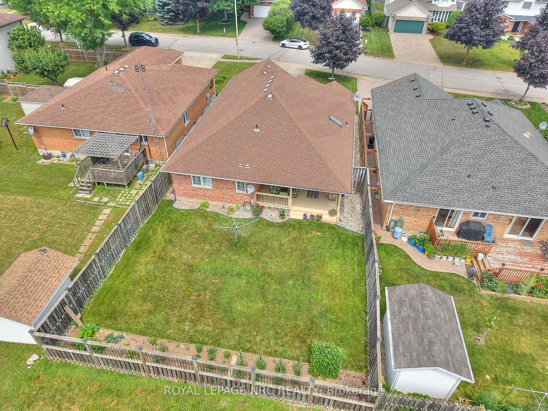 Photo 4 of 7926 Foxe Drive, Niagara Falls, Mt. Carmel — HOMEH