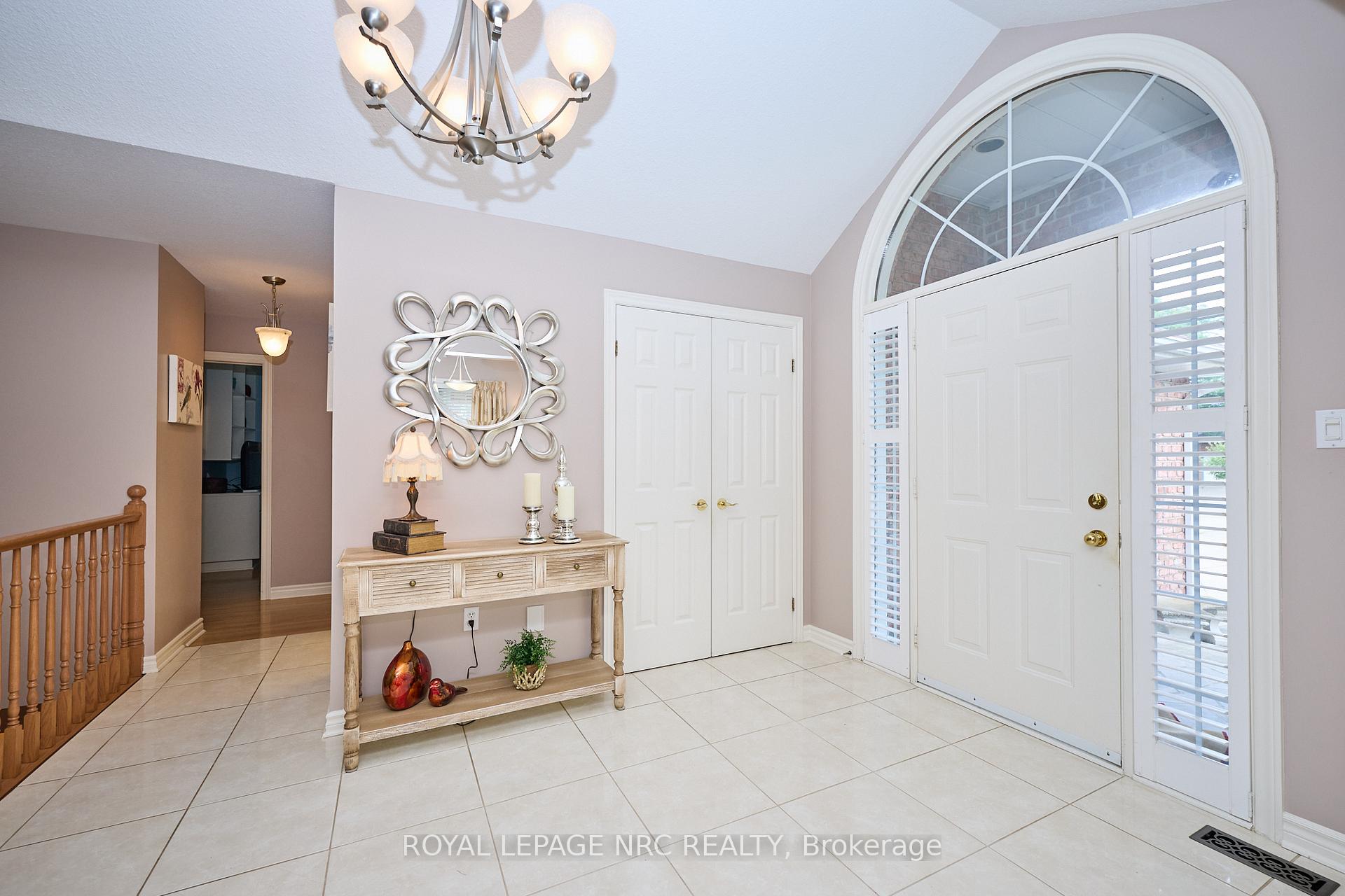 Photo 5 of 7926 Foxe Drive, Niagara Falls, Mt. Carmel — HOMEH