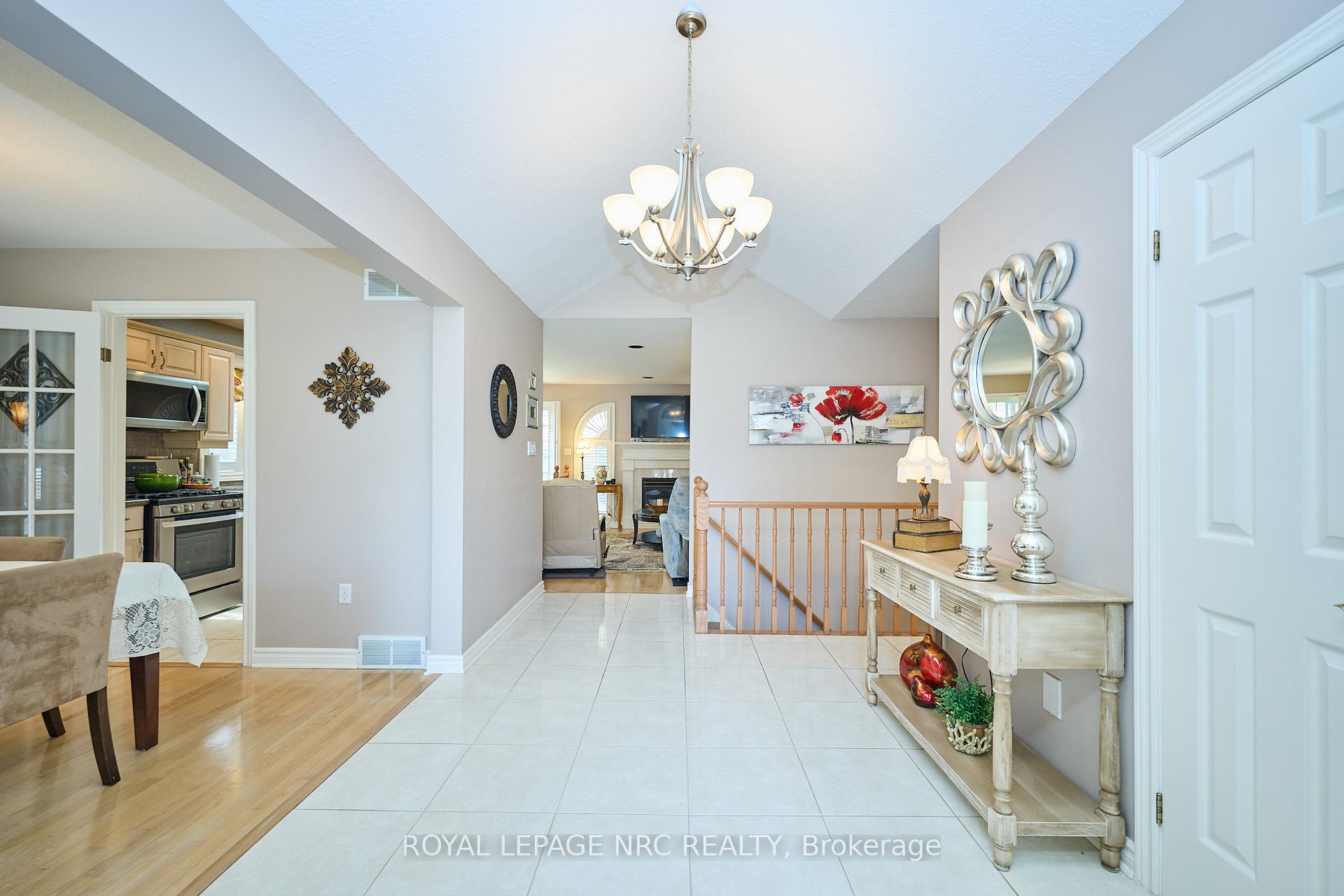 Photo 6 of 7926 Foxe Drive, Niagara Falls, Mt. Carmel — HOMEH