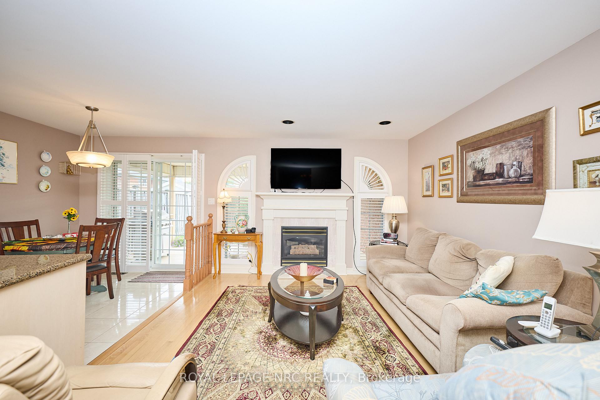 Photo 7 of 7926 Foxe Drive, Niagara Falls, Mt. Carmel — HOMEH