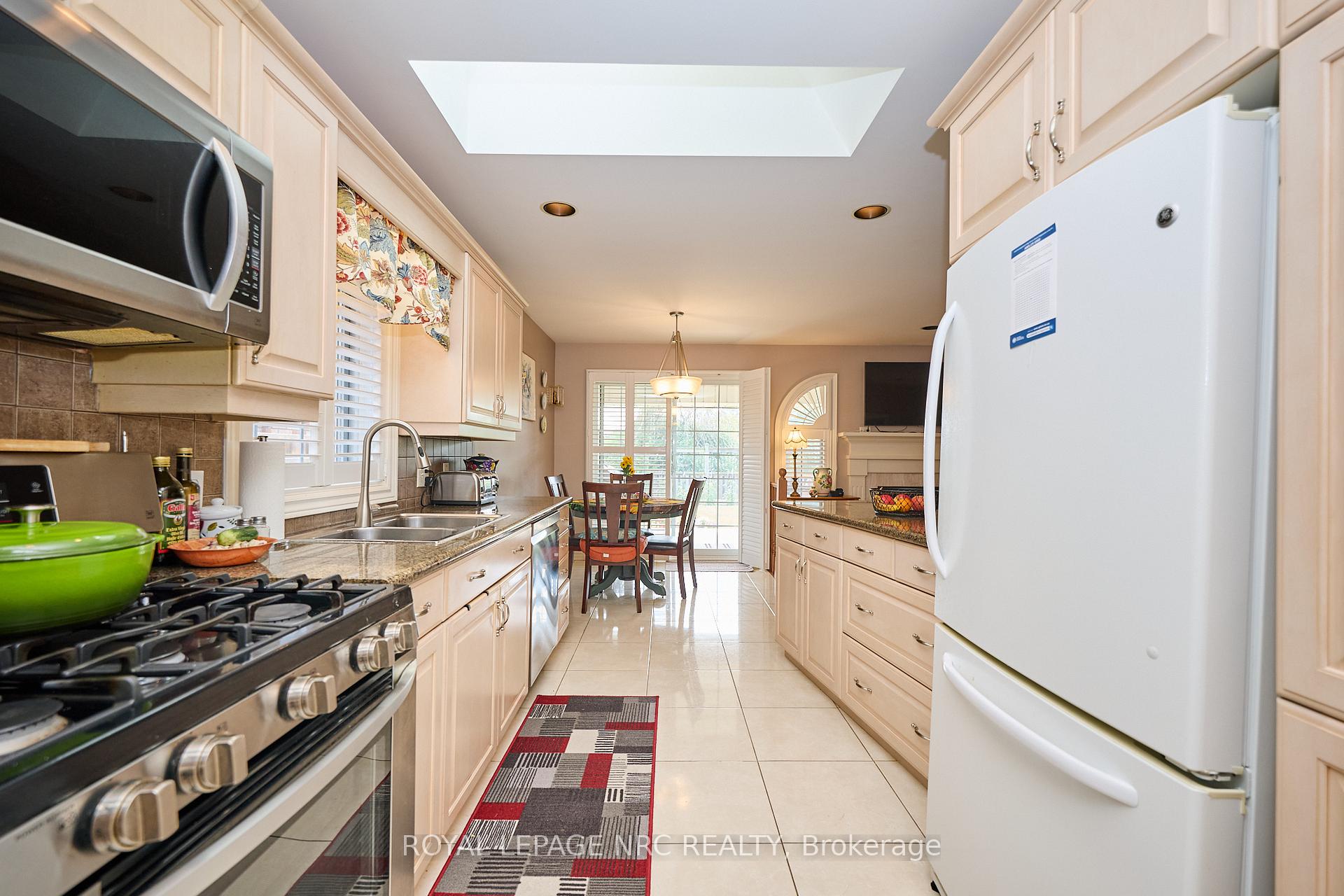Photo 8 of 7926 Foxe Drive, Niagara Falls, Mt. Carmel — HOMEH