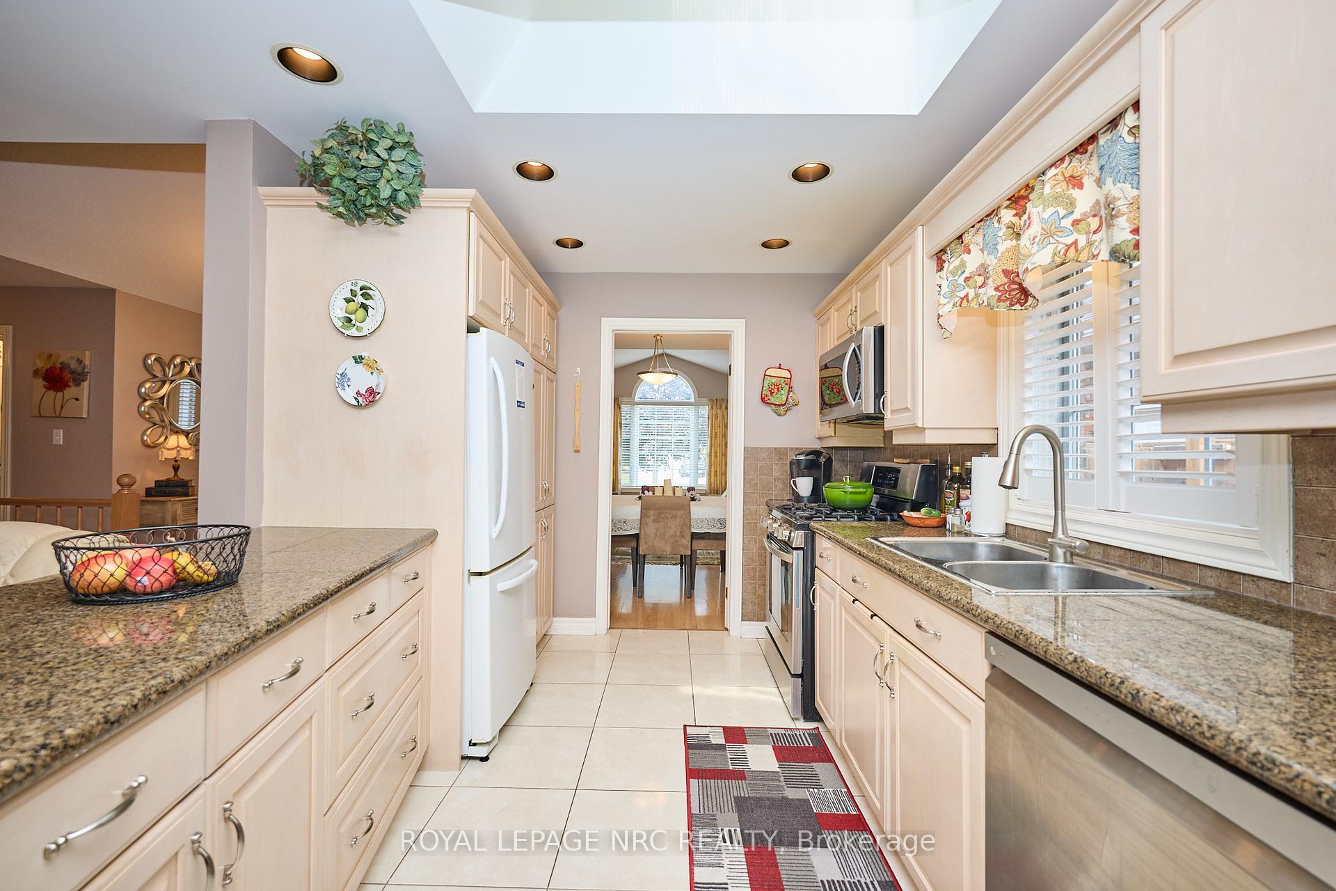 Photo 9 of 7926 Foxe Drive, Niagara Falls, Mt. Carmel — HOMEH