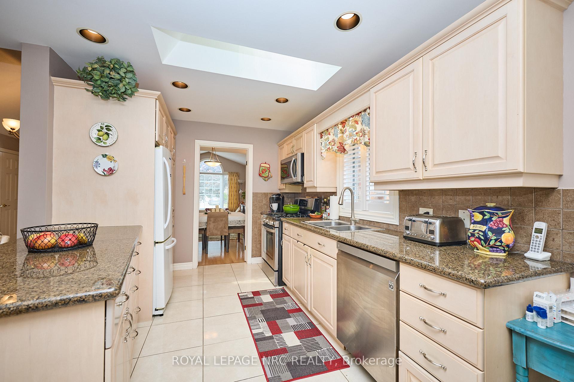 Photo 10 of 7926 Foxe Drive, Niagara Falls, Mt. Carmel — HOMEH