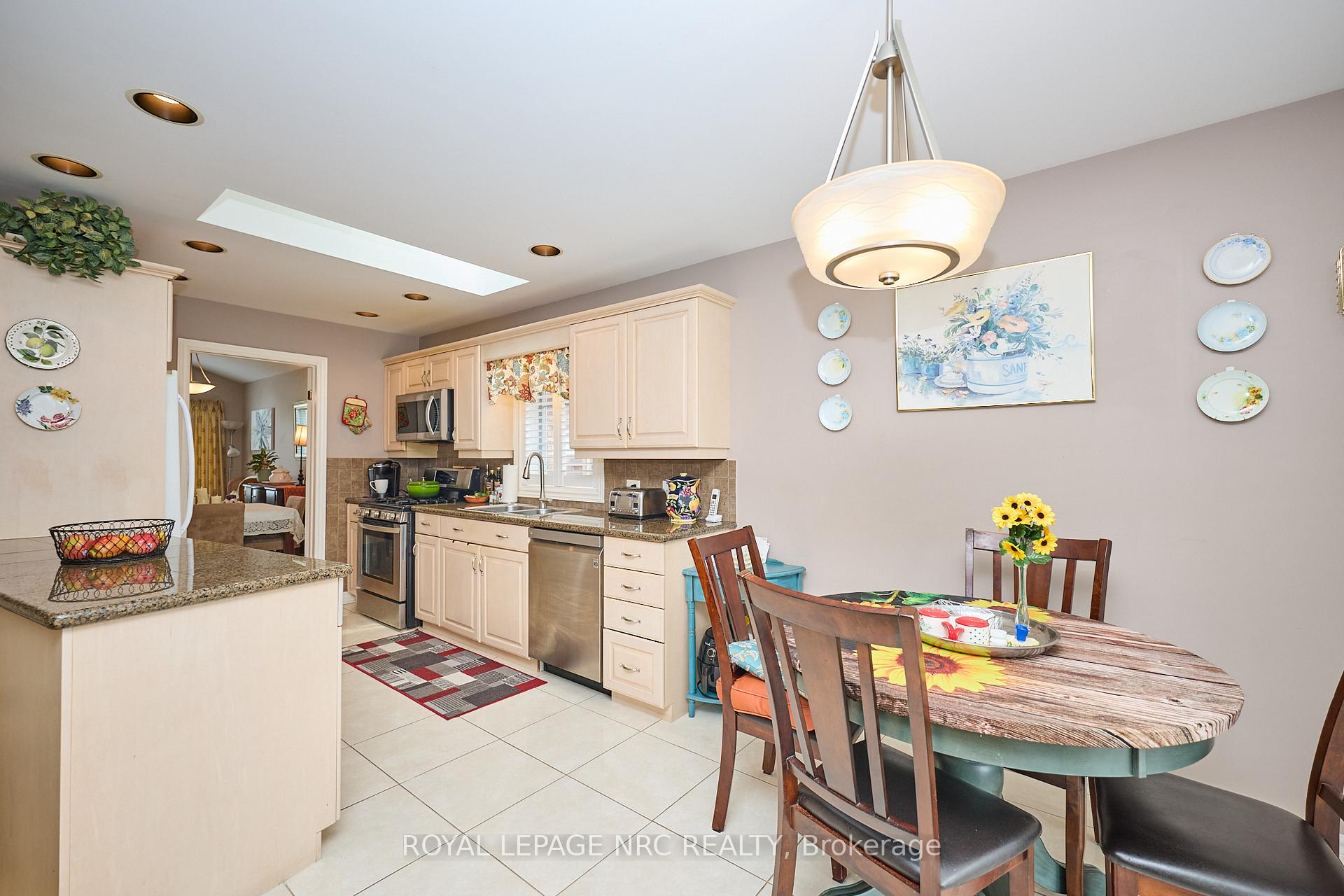 Photo 11 of 7926 Foxe Drive, Niagara Falls, Mt. Carmel — HOMEH